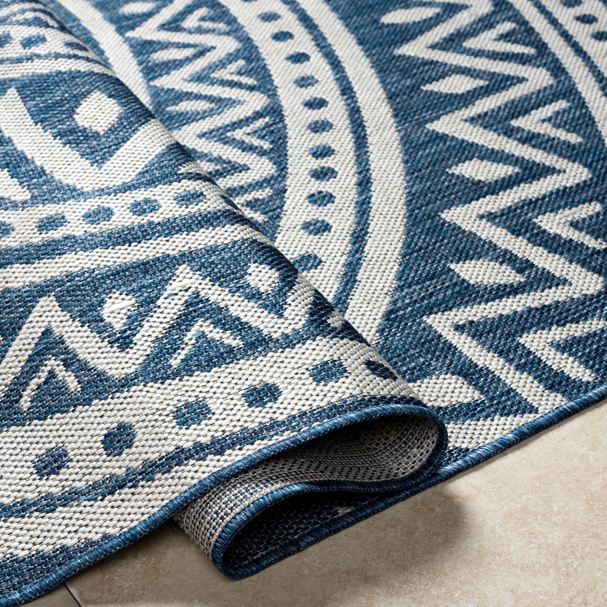 Livabliss Hurley Indoor/ Outdoor Mandala Area Rug