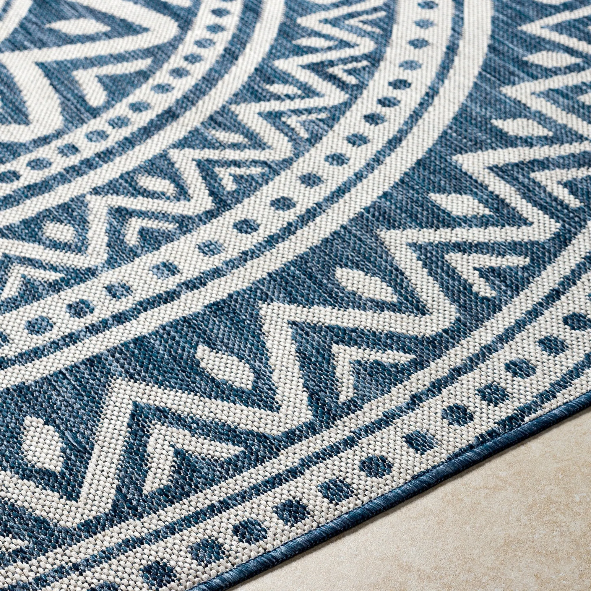 Livabliss Hurley Indoor/ Outdoor Mandala Area Rug
