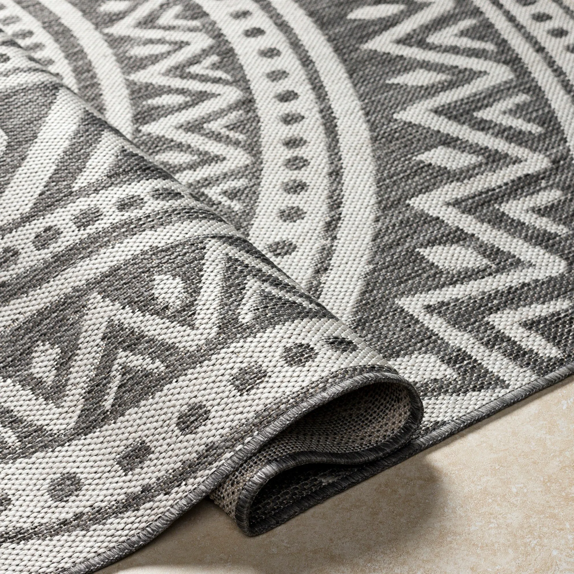 Livabliss Hurley Indoor/ Outdoor Mandala Area Rug