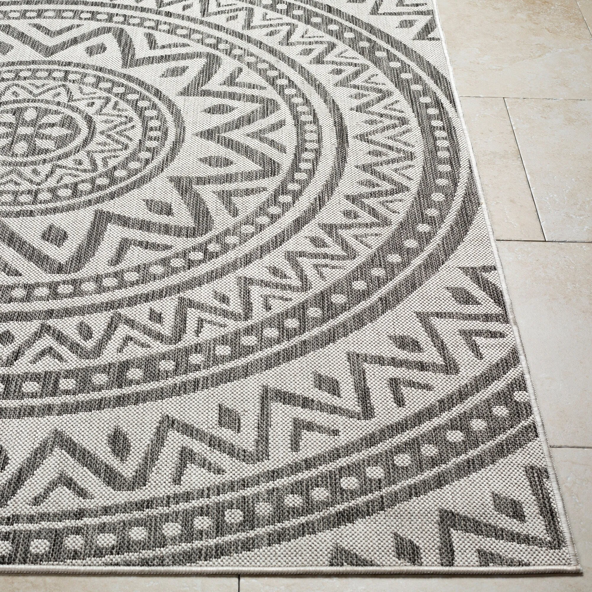 Livabliss Hurley Indoor/ Outdoor Mandala Area Rug