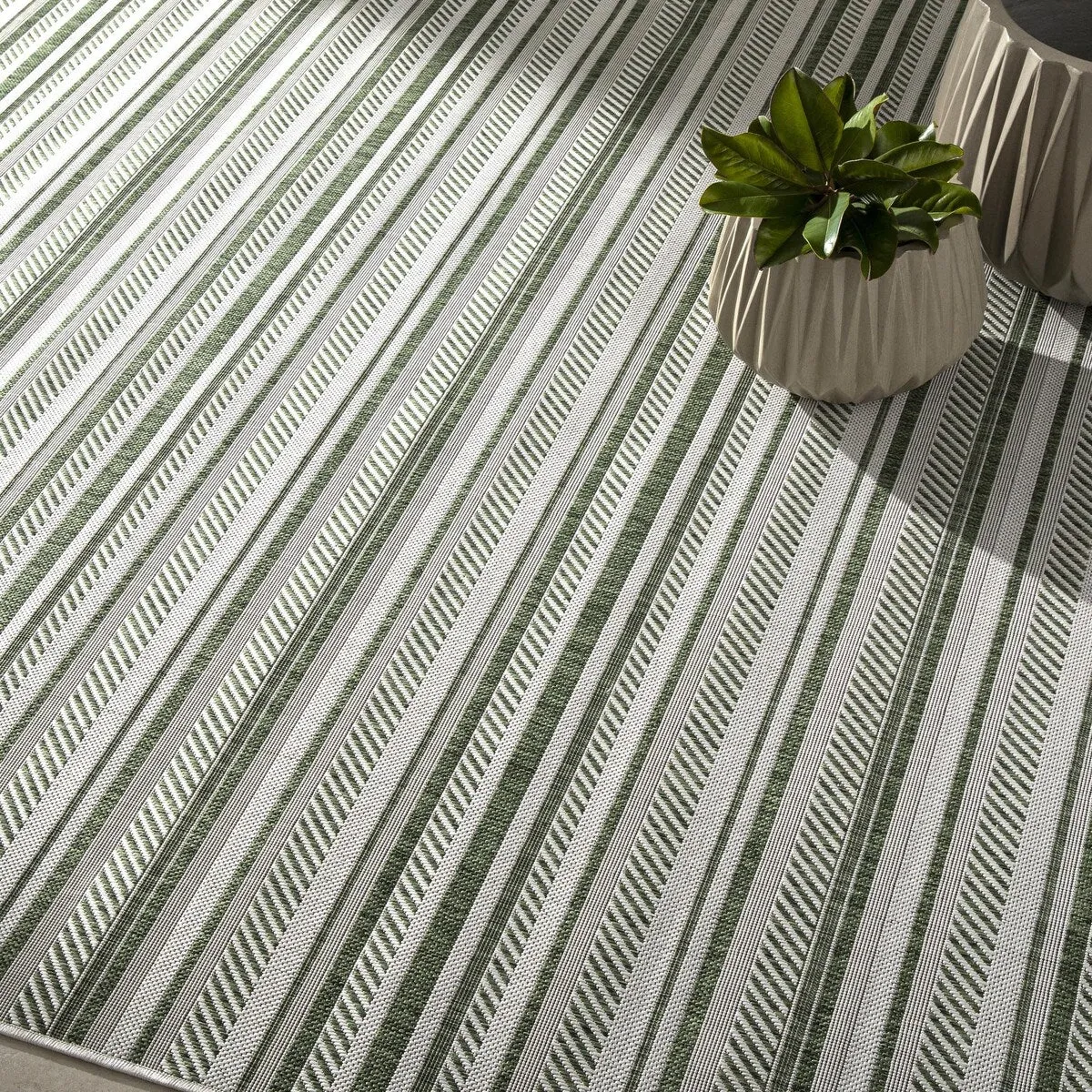 Livabliss Rikard Indoor/ Outdoor Coastal Stripe Area Rug