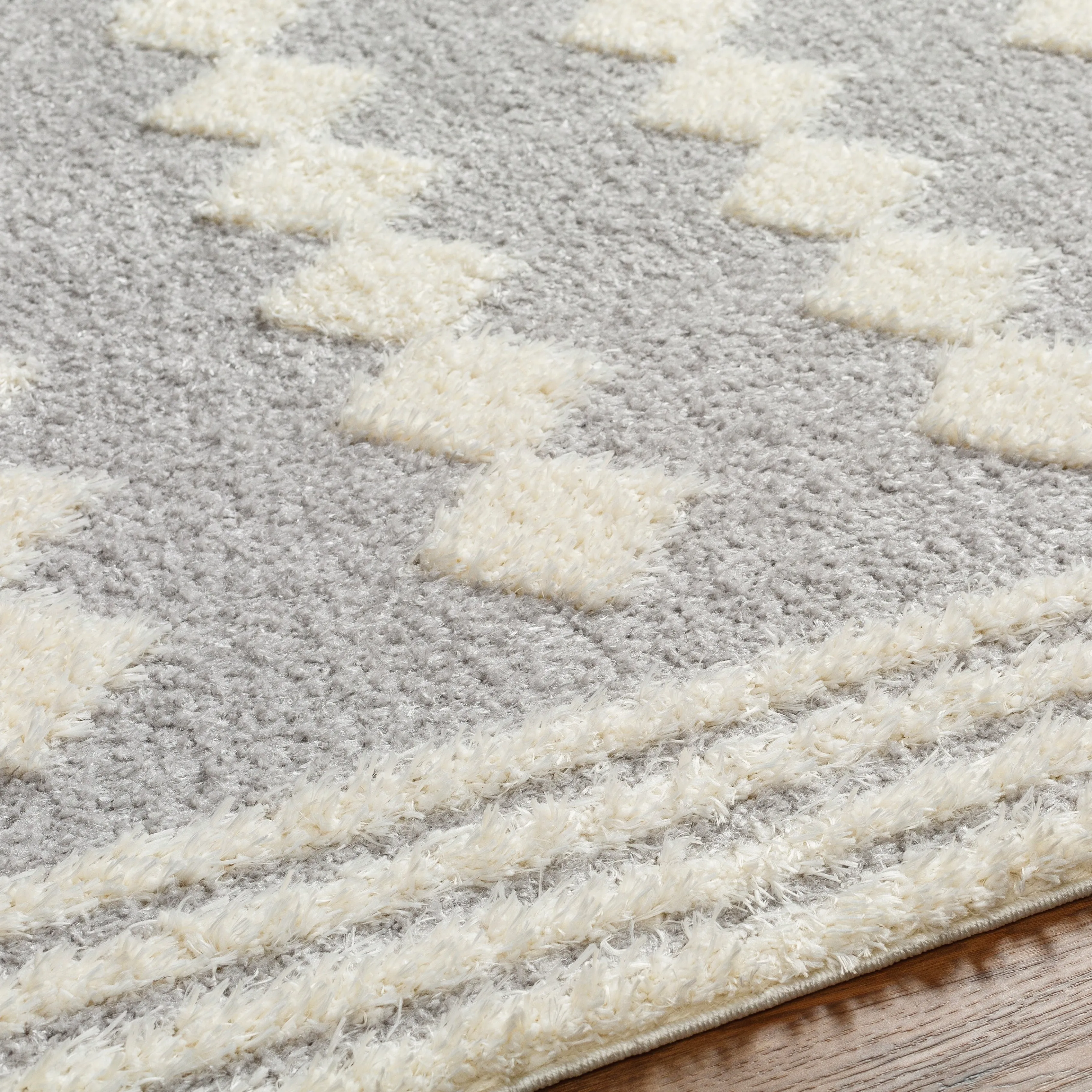 Livabliss Rodos Modern Diamond Plush Area Rug