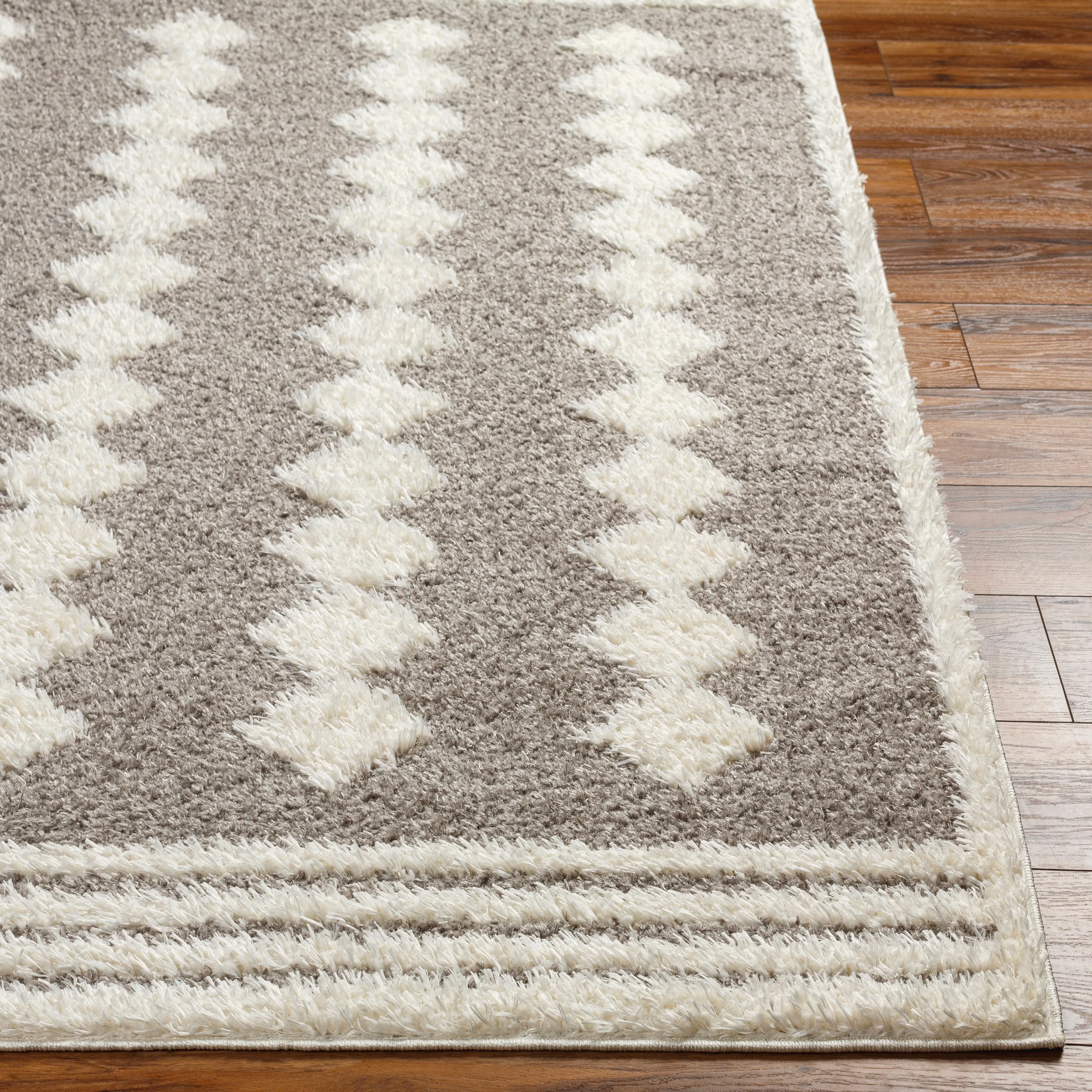 Livabliss Rodos Modern Diamond Plush Area Rug