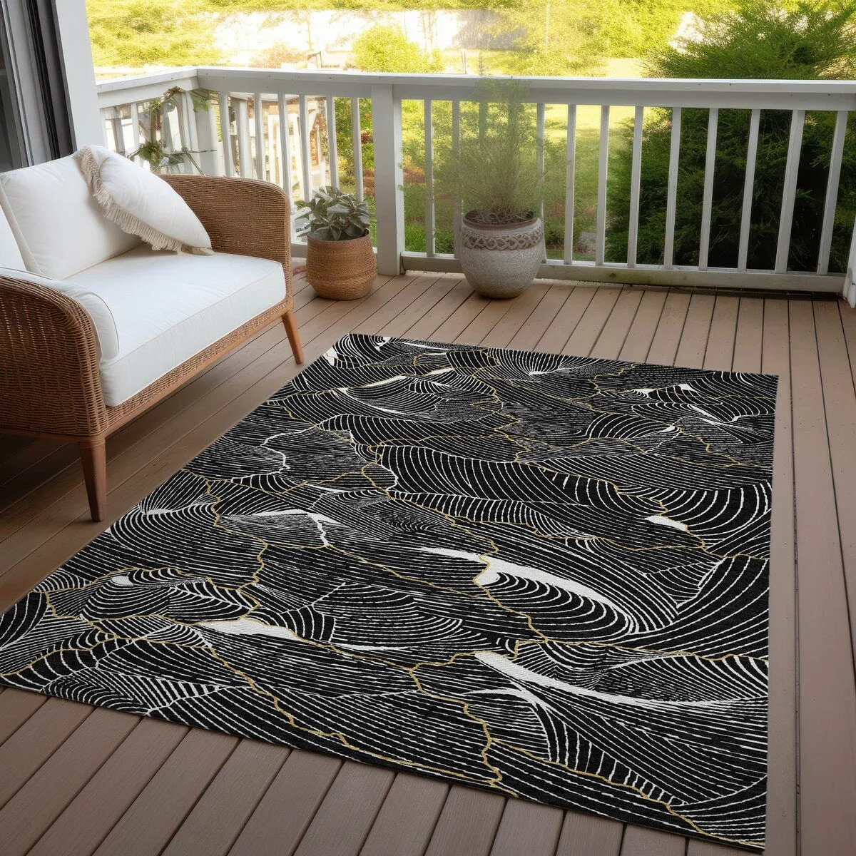 Machine Washable Indoor/ Outdoor Abstract Crackle Chantille Rug