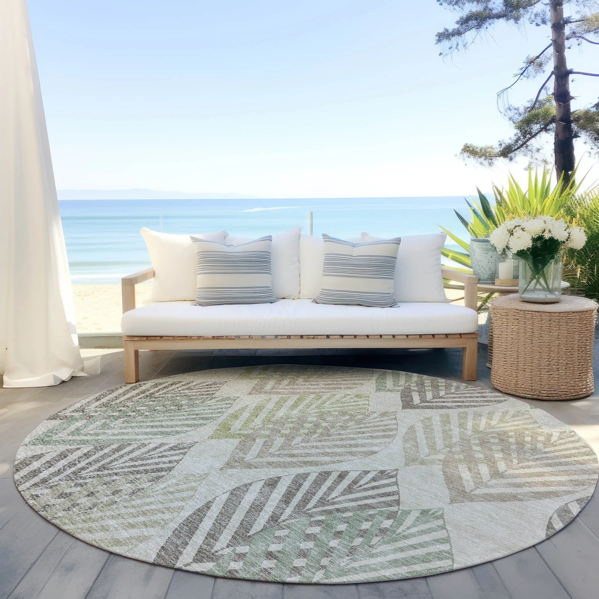 Machine Washable Indoor/ Outdoor Chantille Casual Palm Leaf Rug