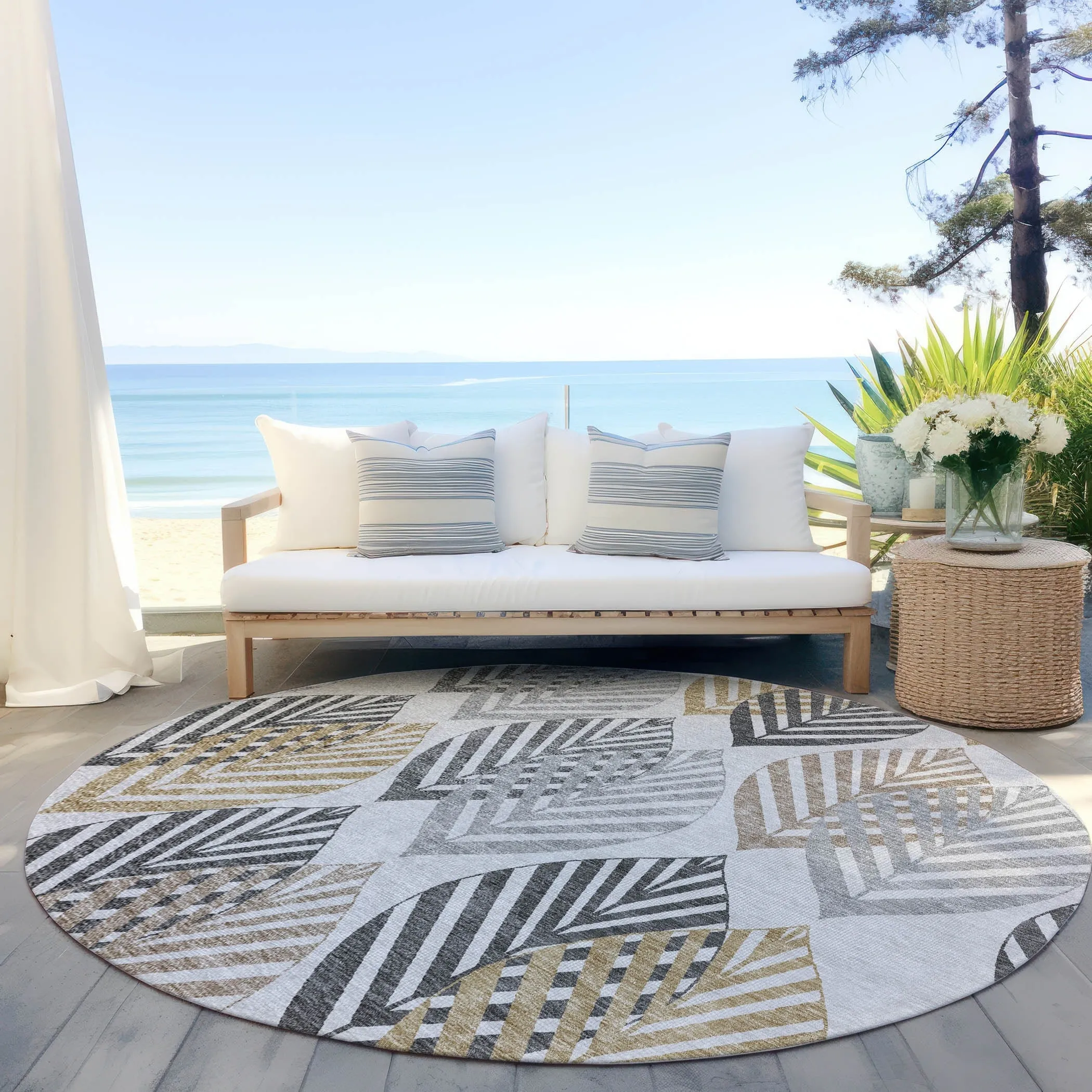 Machine Washable Indoor/ Outdoor Chantille Casual Palm Leaf Rug