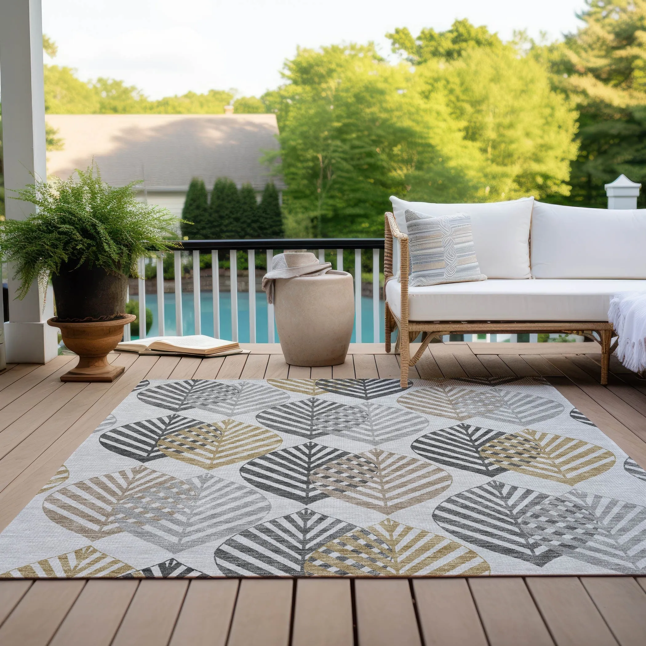 Machine Washable Indoor/ Outdoor Chantille Casual Palm Leaf Rug