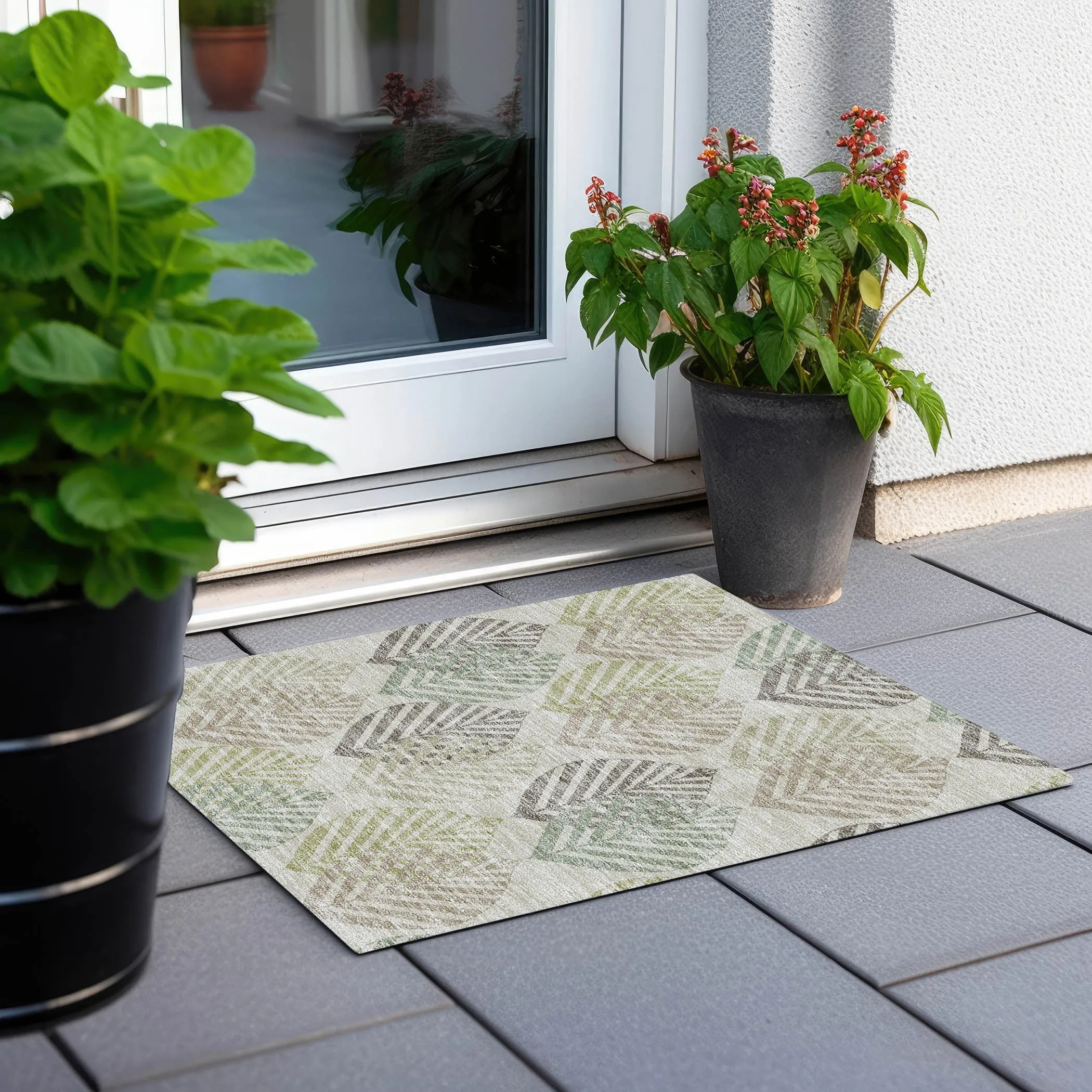 Machine Washable Indoor/ Outdoor Chantille Casual Palm Leaf Rug