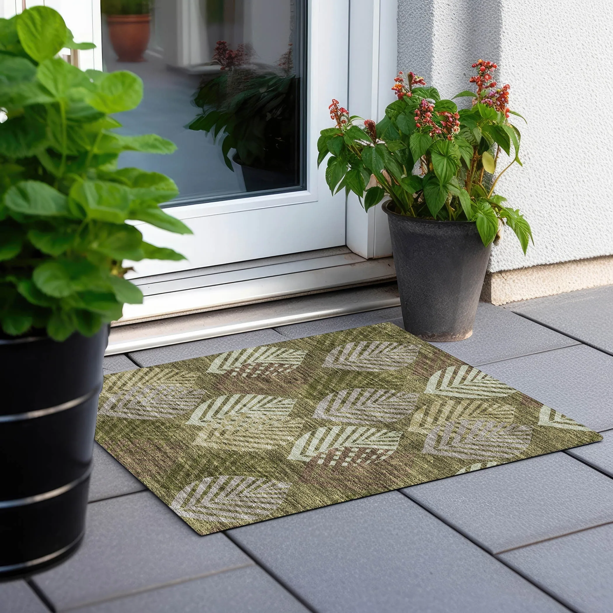 Machine Washable Indoor/ Outdoor Chantille Casual Palm Leaf Rug