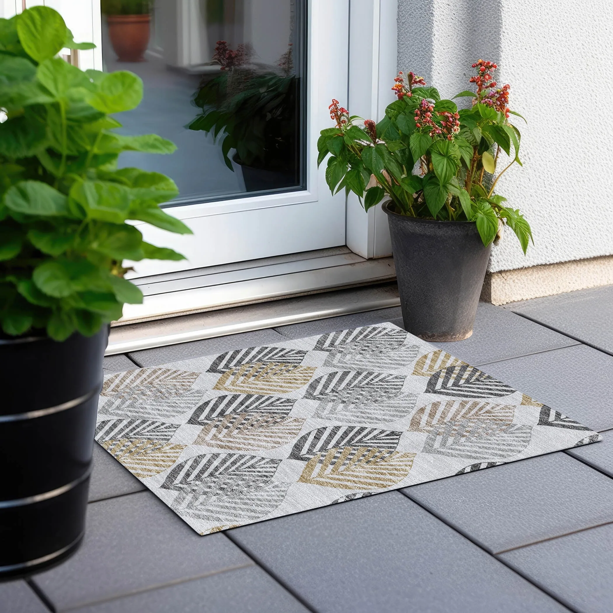Machine Washable Indoor/ Outdoor Chantille Casual Palm Leaf Rug
