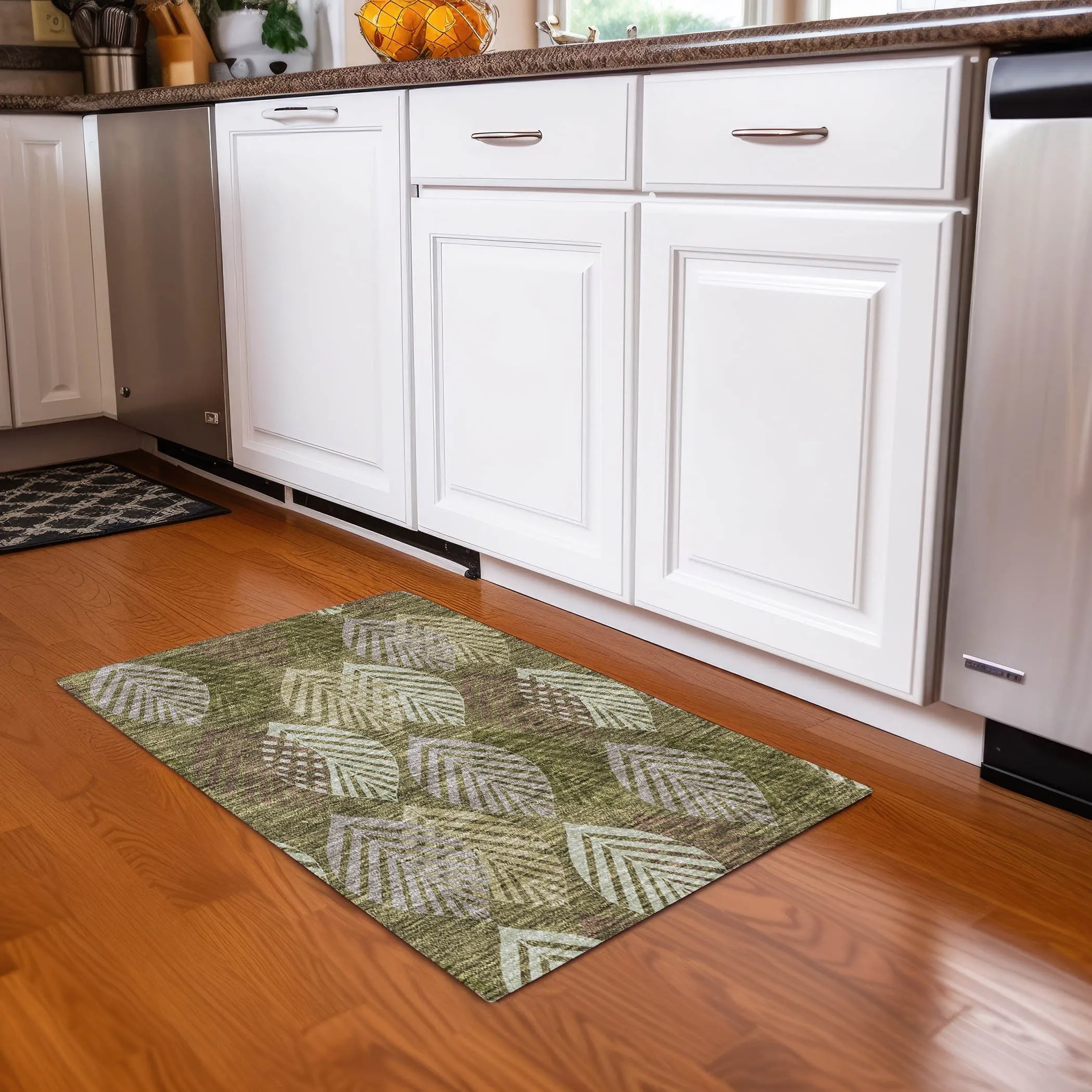 Machine Washable Indoor/ Outdoor Chantille Casual Palm Leaf Rug