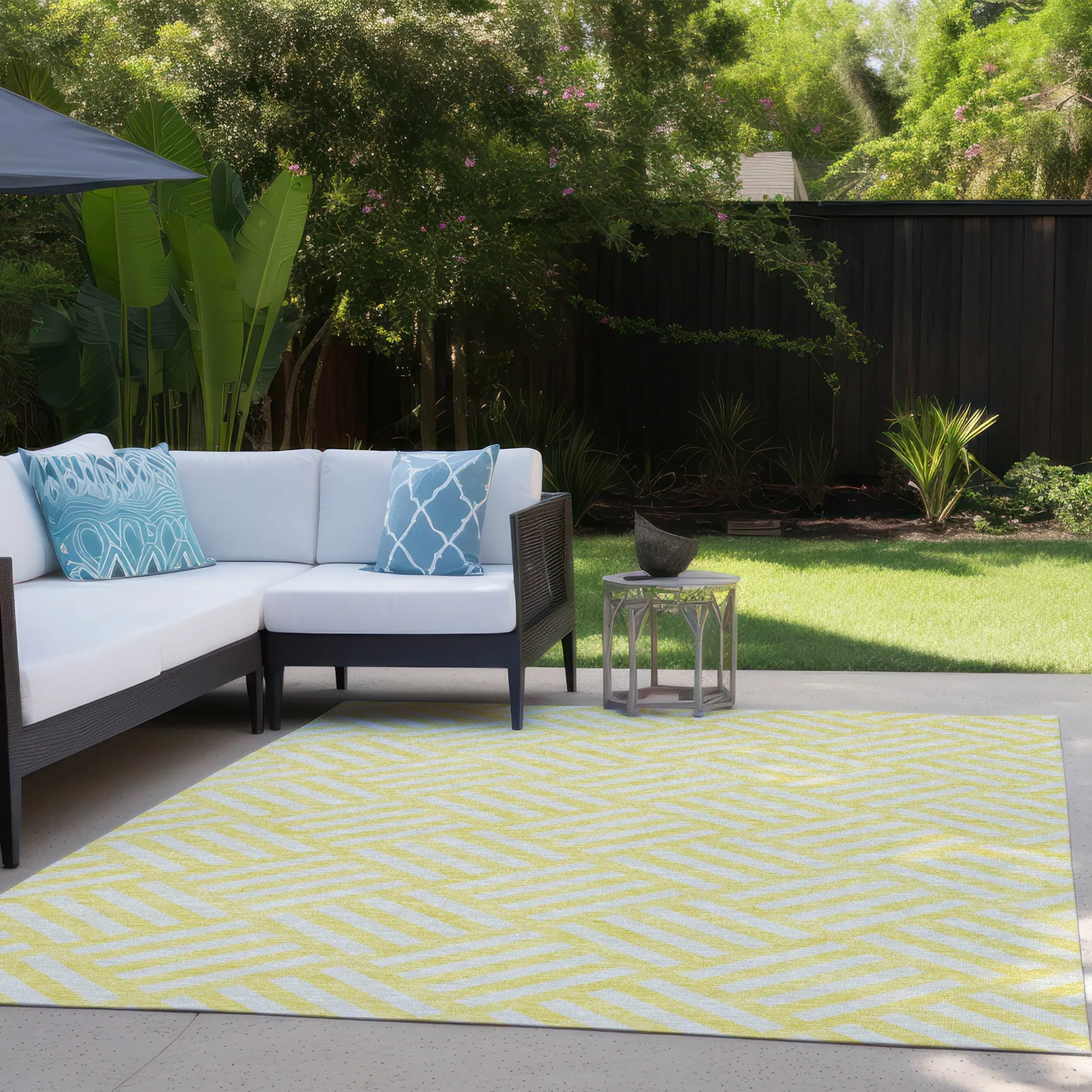 Machine Washable Indoor/ Outdoor Chantille Geo Contemporary Rug