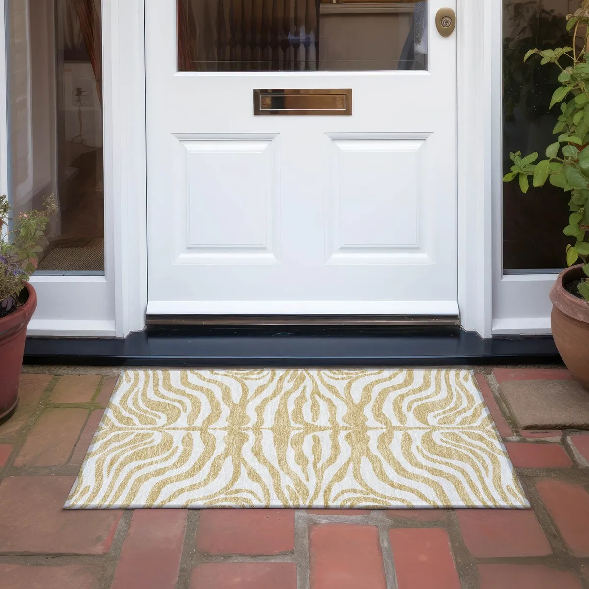Machine Washable Indoor/ Outdoor Modern Animal Print Chantille Rug
