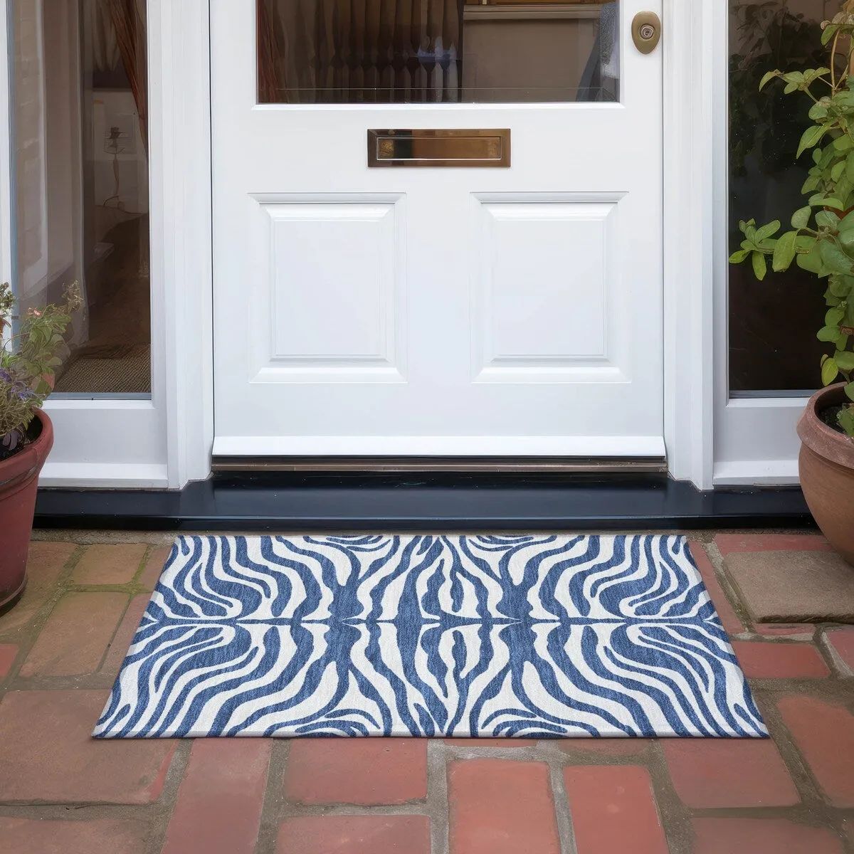 Machine Washable Indoor/ Outdoor Modern Animal Print Chantille Rug