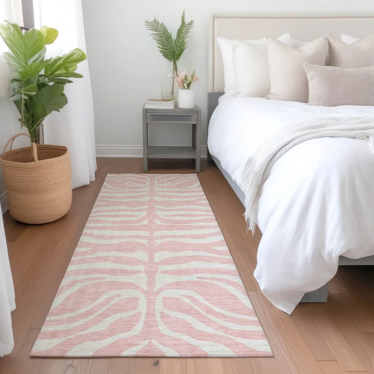 Machine Washable Indoor/ Outdoor Modern Animal Print Chantille Rug