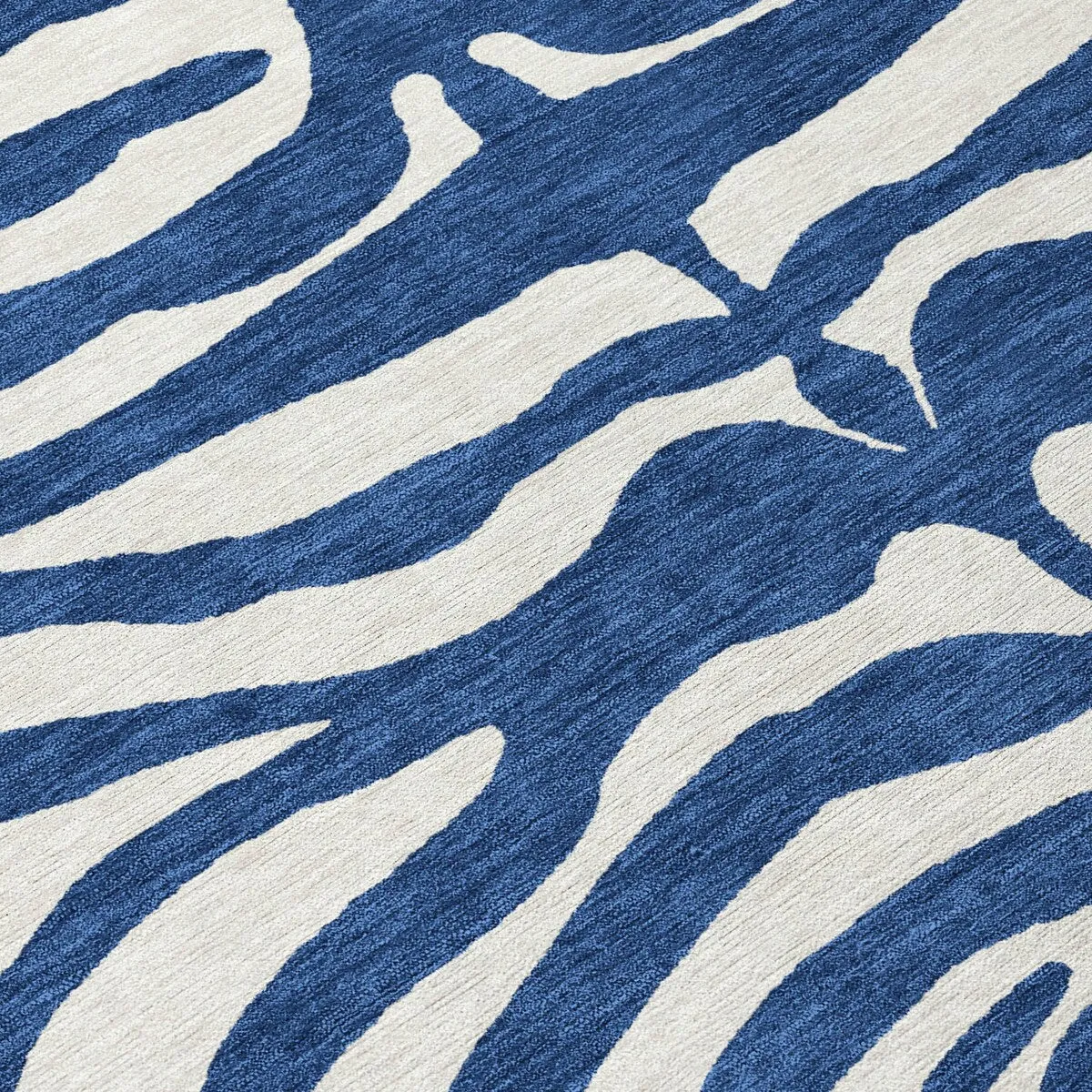 Machine Washable Indoor/ Outdoor Modern Animal Print Chantille Rug