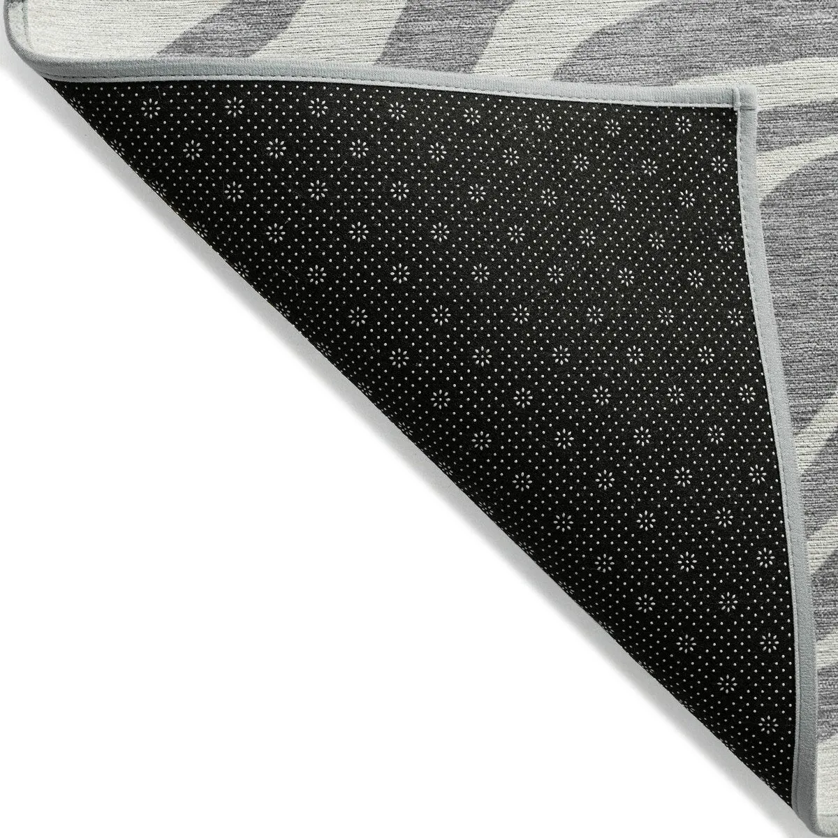 Machine Washable Indoor/ Outdoor Modern Animal Print Chantille Rug