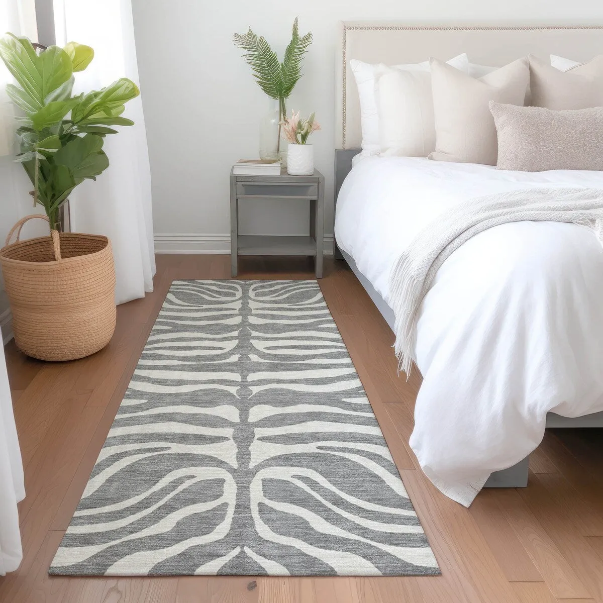 Machine Washable Indoor/ Outdoor Modern Animal Print Chantille Rug