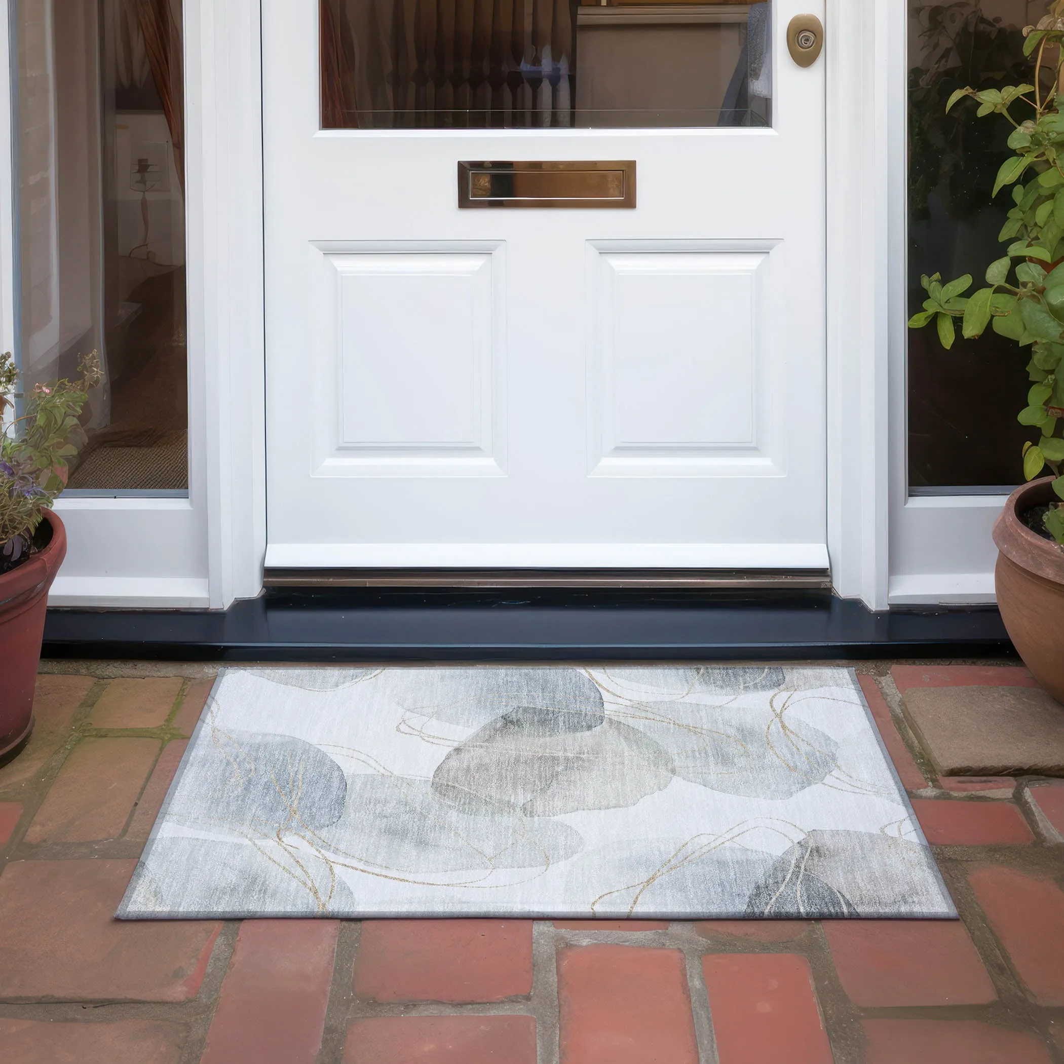 Machine Washable Indoor/ Outdoor Modern Circles Chantille Rug