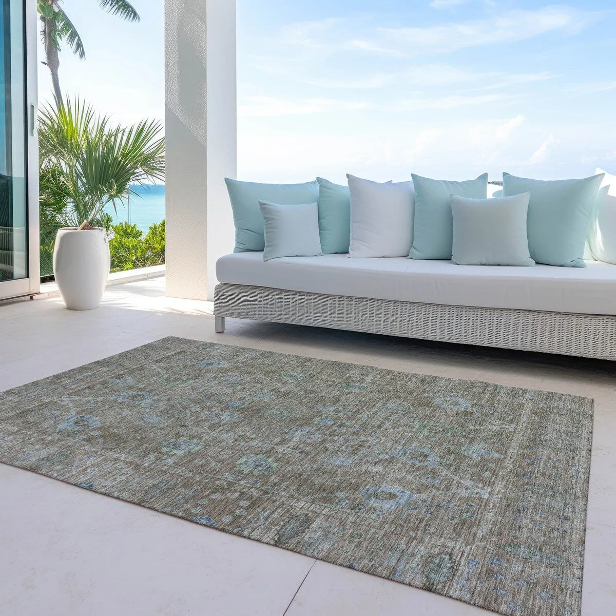 Machine Washable Indoor/ Outdoor Vintage Traditional Chantille Rug