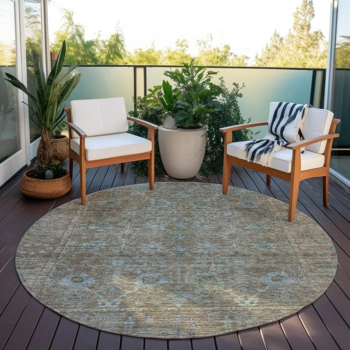 Machine Washable Indoor/ Outdoor Vintage Traditional Chantille Rug