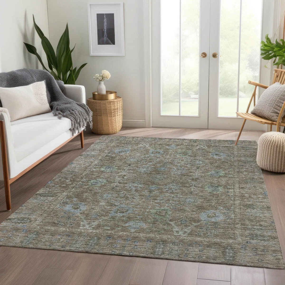 Machine Washable Indoor/ Outdoor Vintage Traditional Chantille Rug
