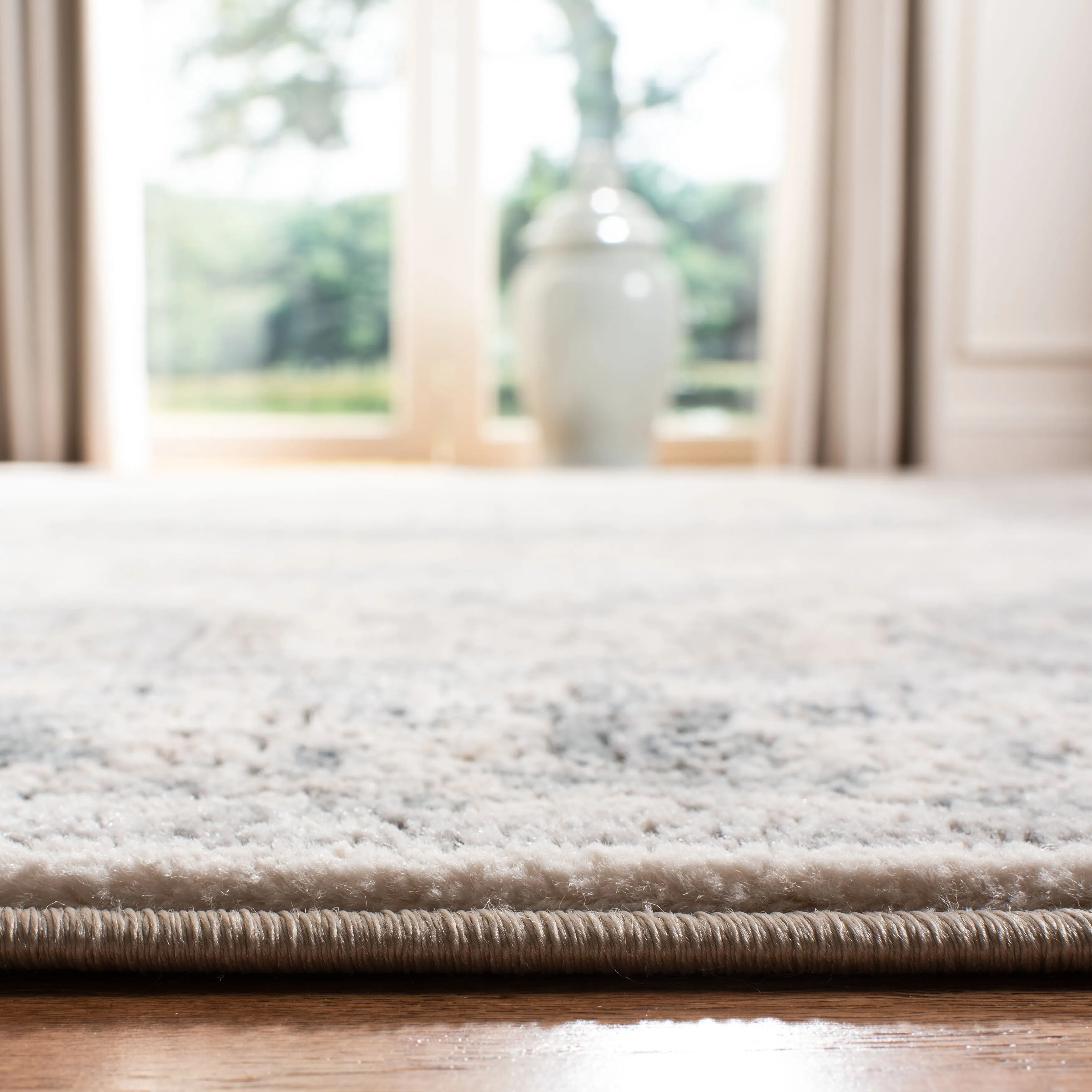 Martha Stewart by SAFAVIEH Abramina Vintage Rug