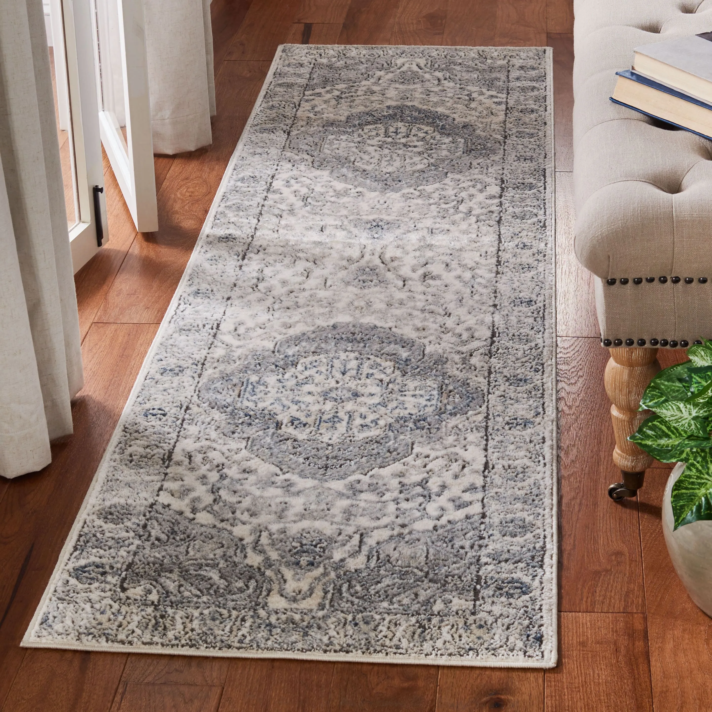 Martha Stewart by SAFAVIEH Abramina Vintage Rug