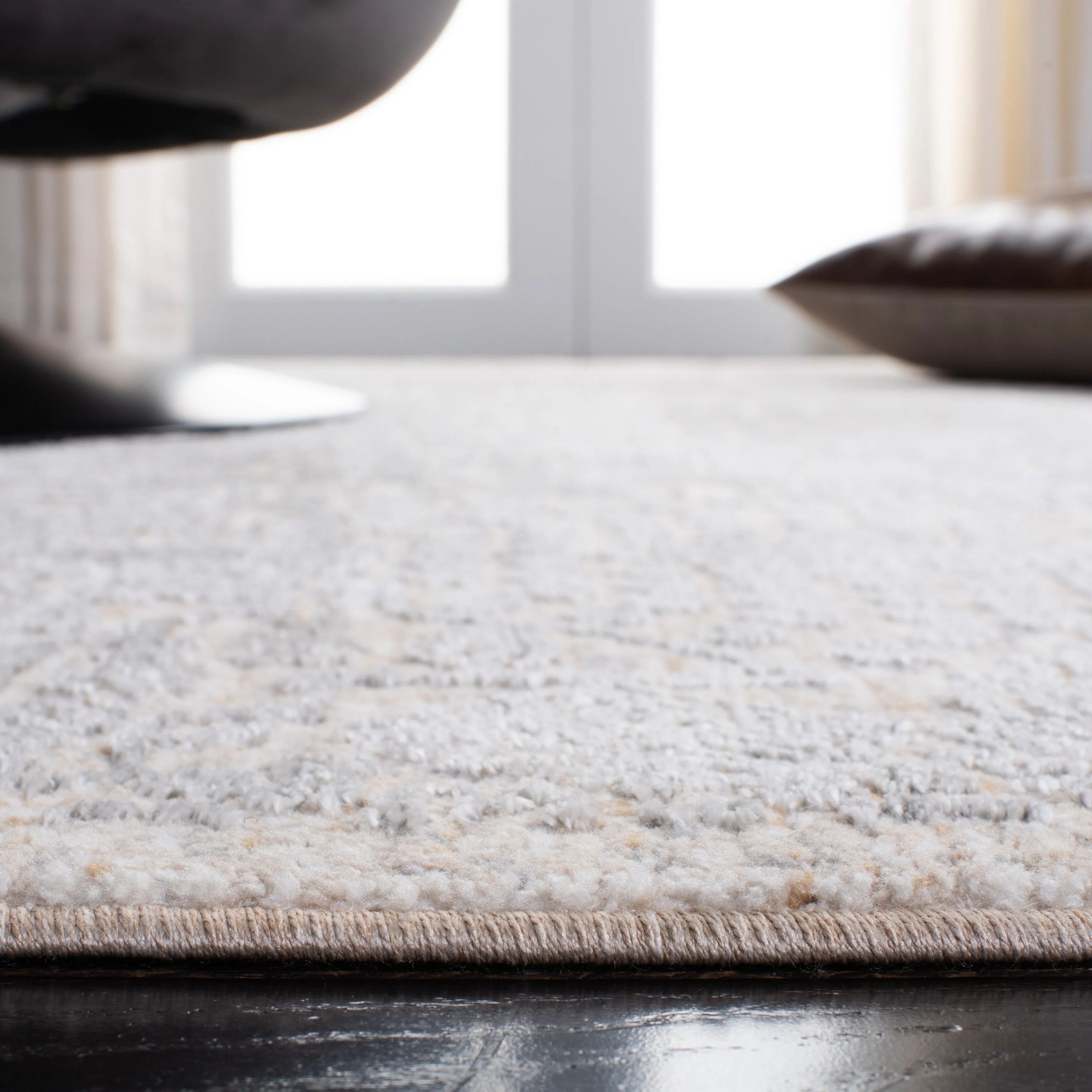 Martha Stewart by SAFAVIEH Ammaria Vintage Rug - Light Grey/Beige - 2' 6 x 10'