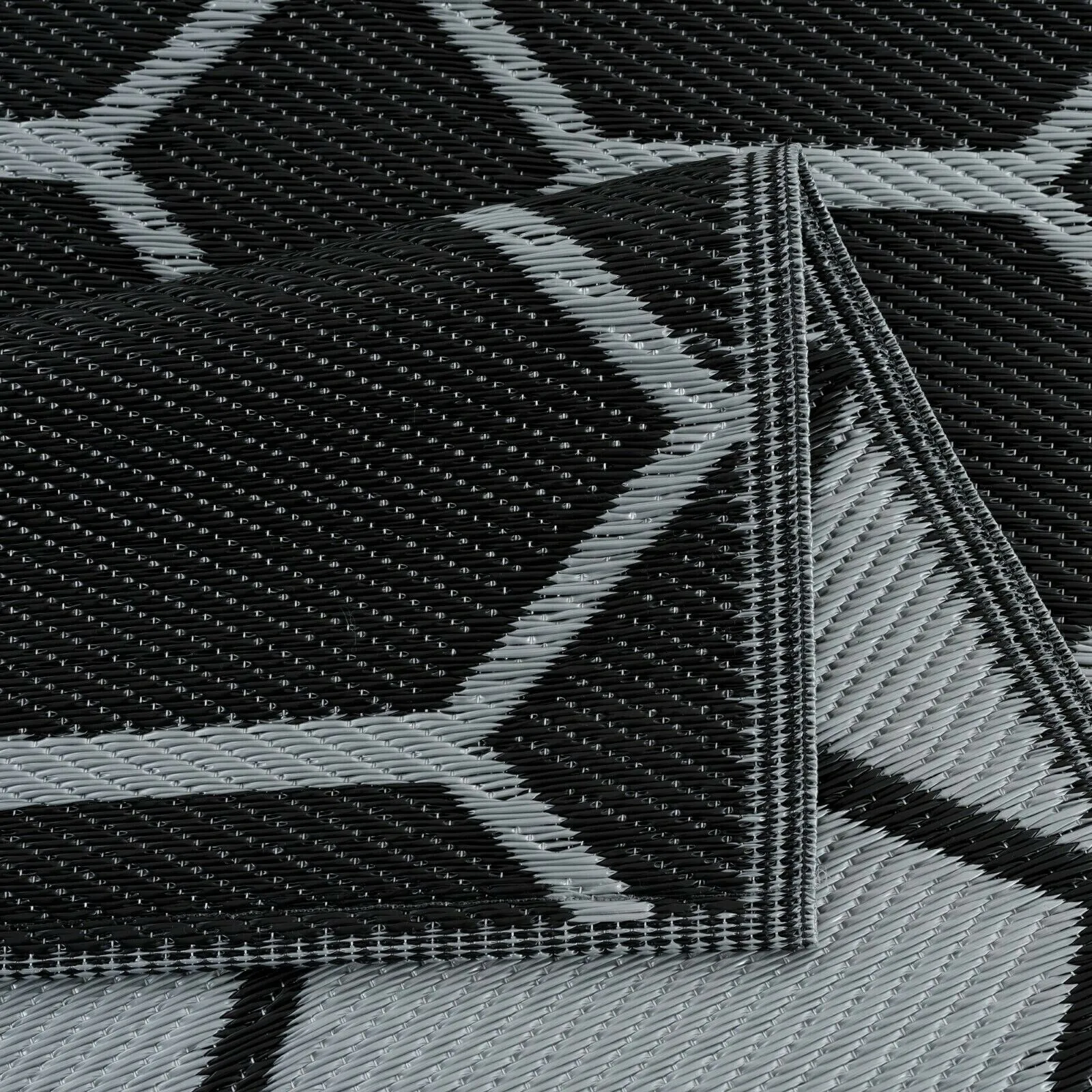 Miami Design 100% Eco-friendly Lightweight Plastic Outdoor Mat/Rug