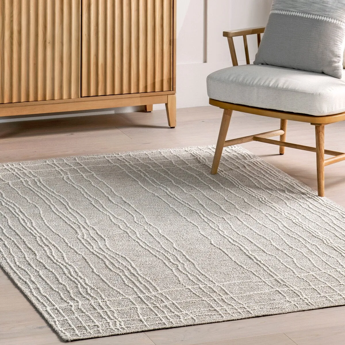 Nuloom Cortney Casual Wavy Striped Area Rug