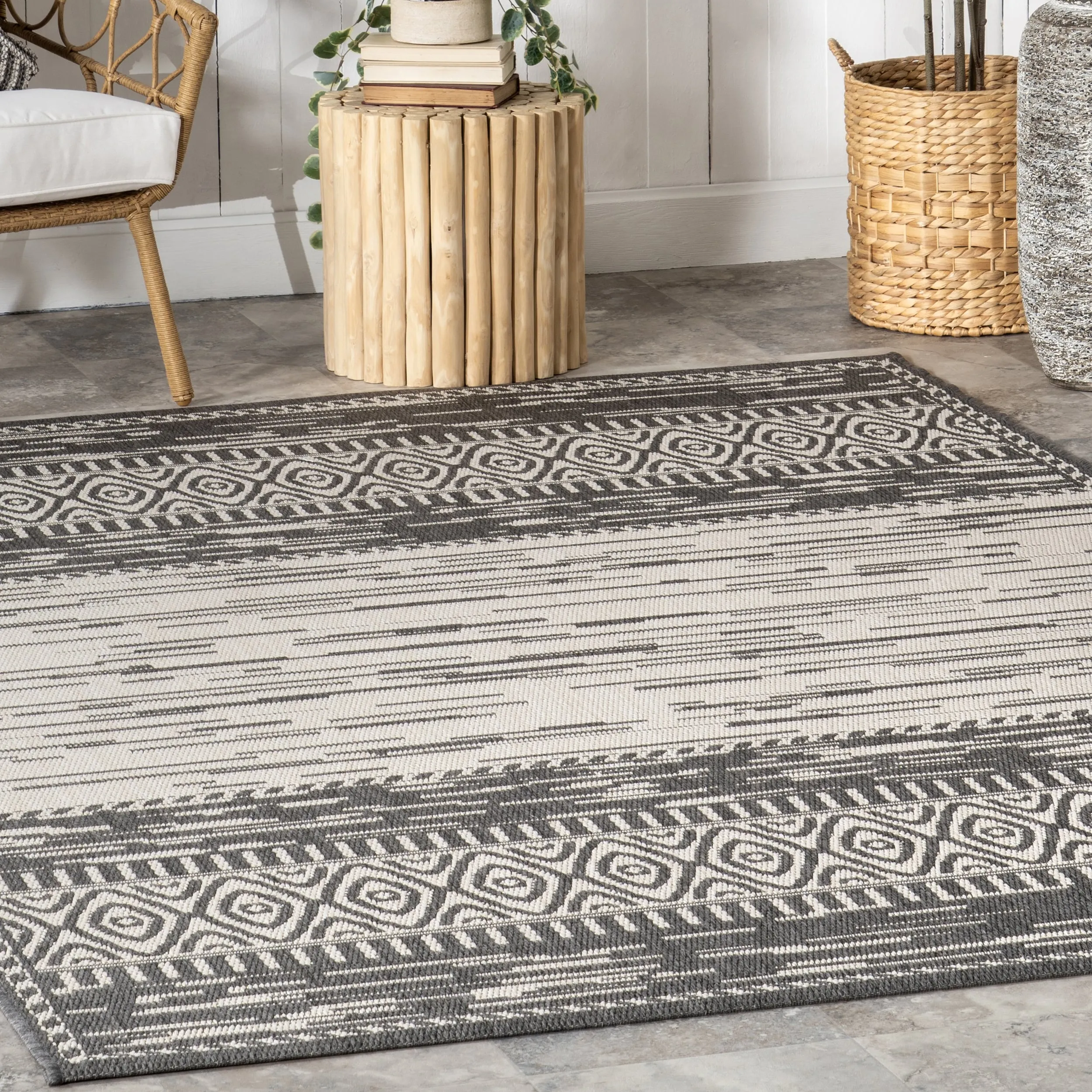 Nuloom Grey Luxurious Contemporary Tribal Style Indoor/ Outdoor Area Rug