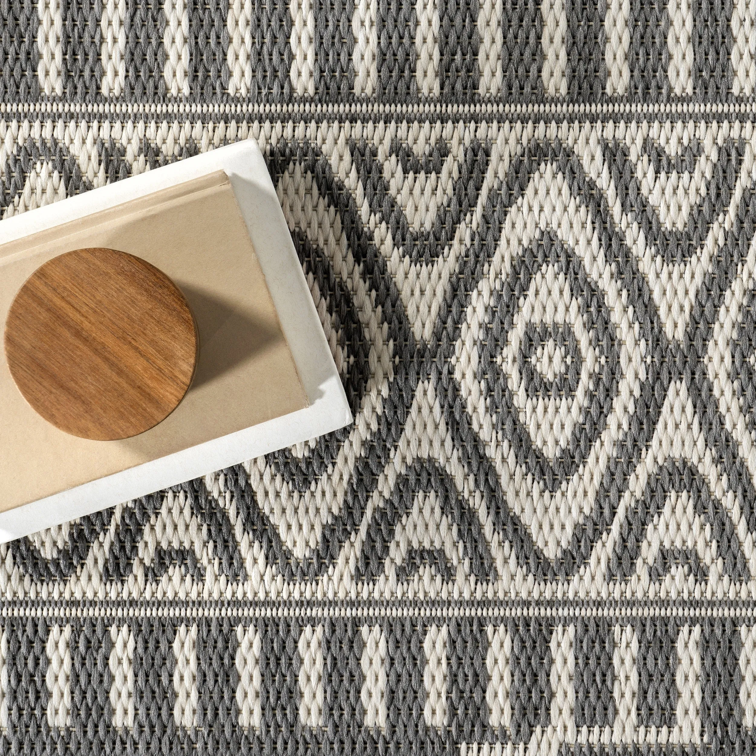 Nuloom Grey Luxurious Contemporary Tribal Style Indoor/ Outdoor Area Rug