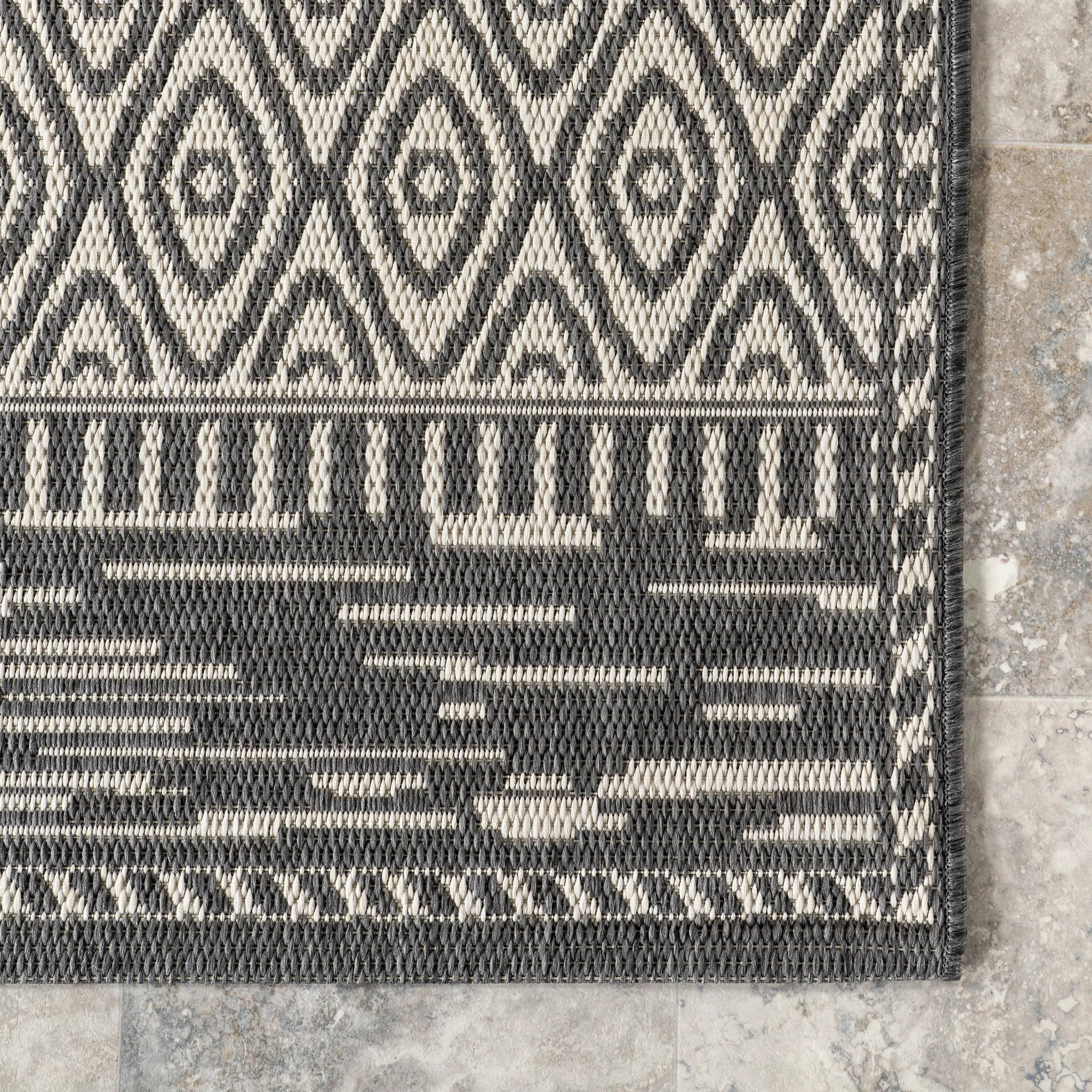 Nuloom Grey Luxurious Contemporary Tribal Style Indoor/ Outdoor Area Rug