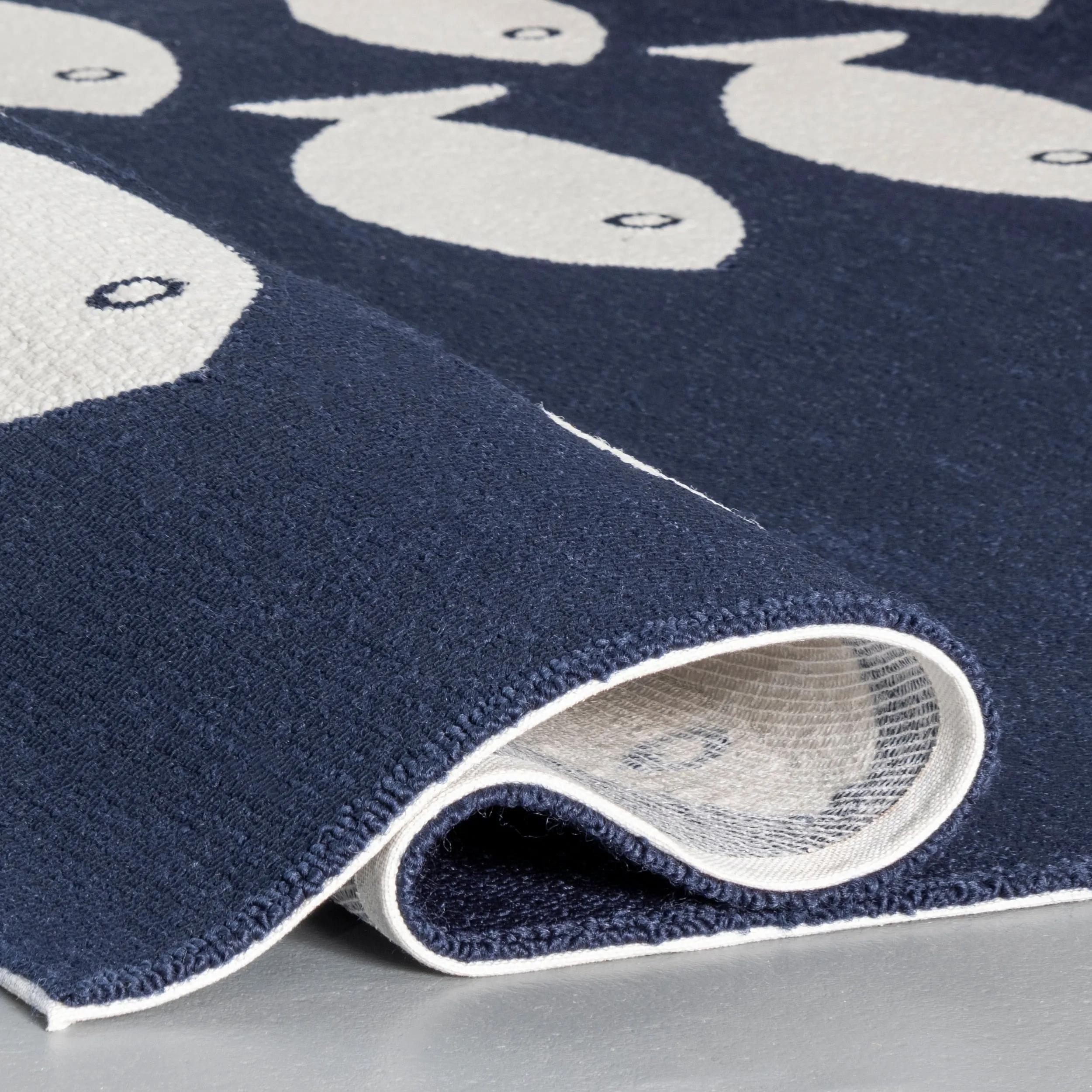 Nuloom Handmade Modern Navy Blue Fish Indoor/Outdoor Area Rug