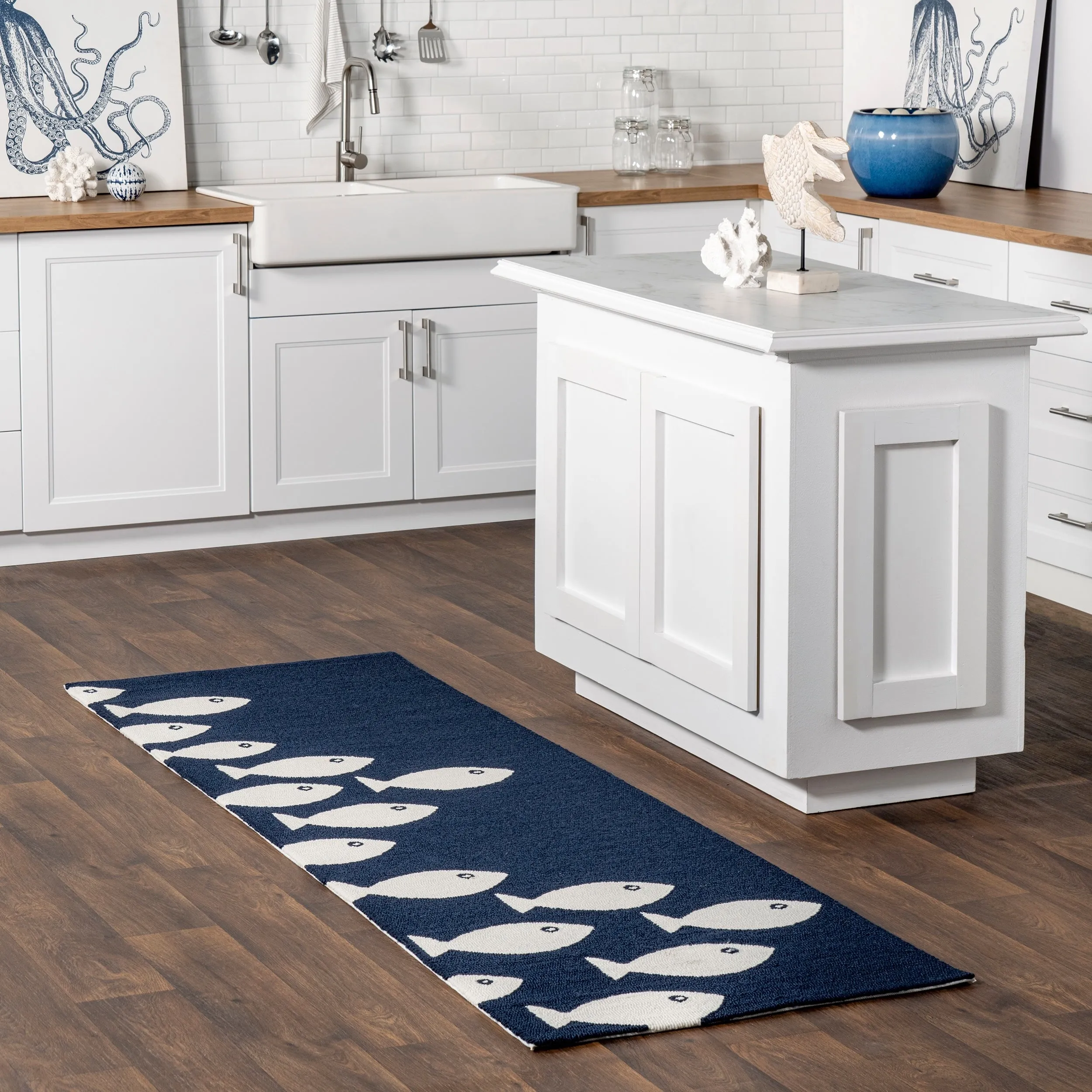 Nuloom Handmade Modern Navy Blue Fish Indoor/Outdoor Area Rug