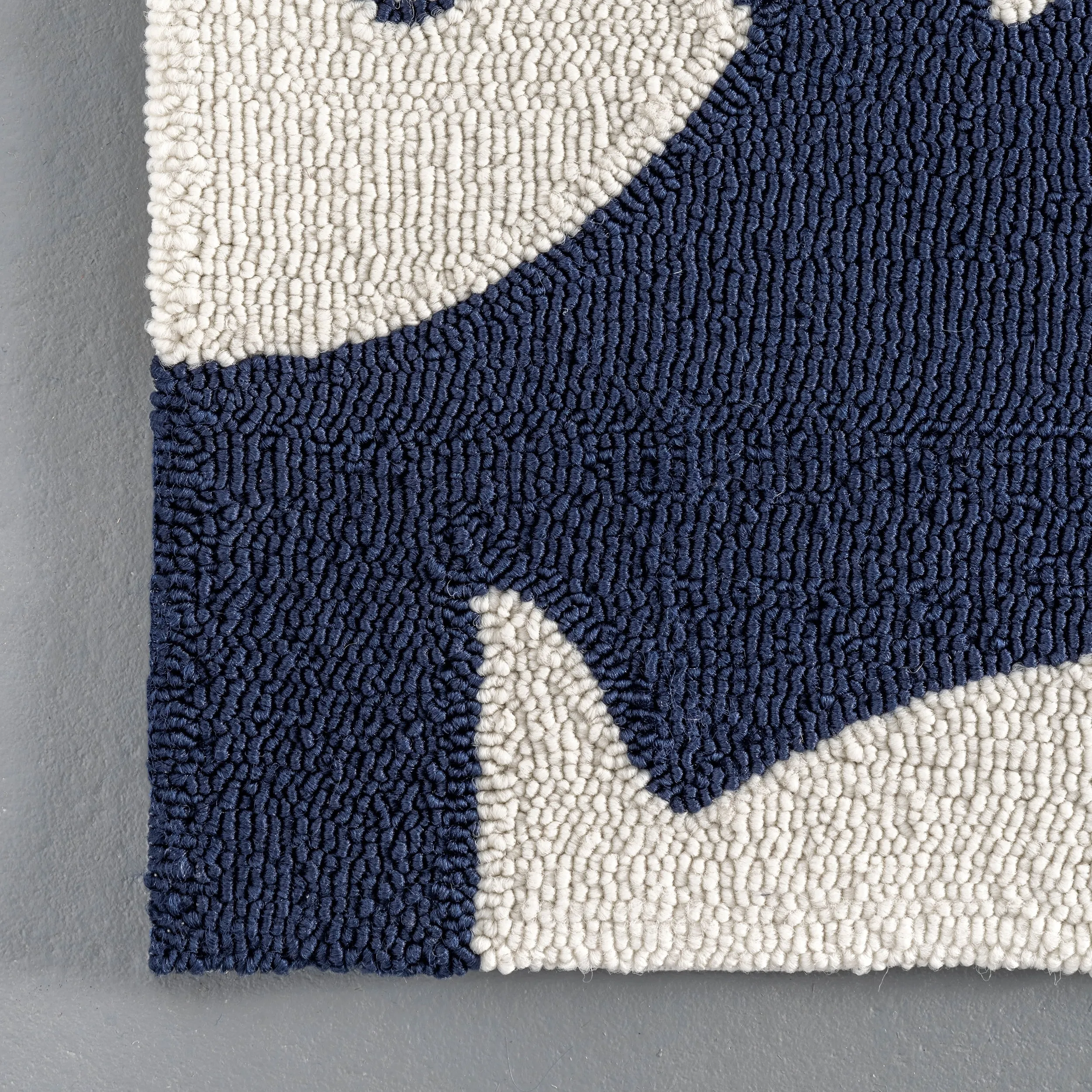 Nuloom Handmade Modern Navy Blue Fish Indoor/Outdoor Area Rug
