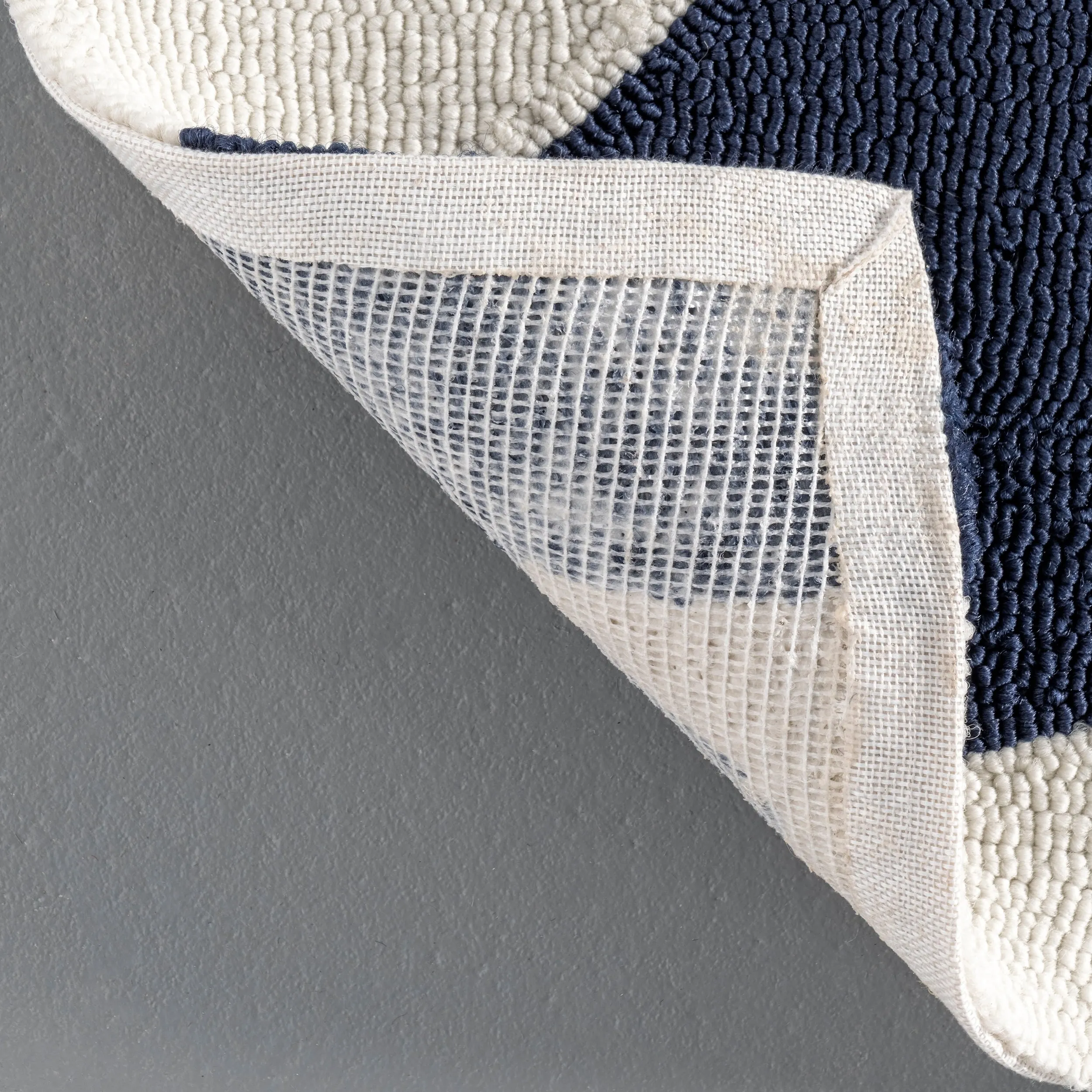 Nuloom Handmade Modern Navy Blue Fish Indoor/Outdoor Area Rug