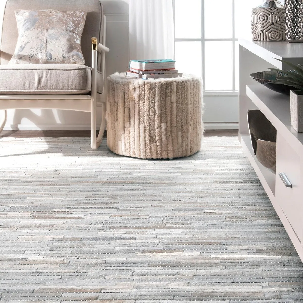 Nuloom Handmade Natural Patchwork Cowhide Leather Rug