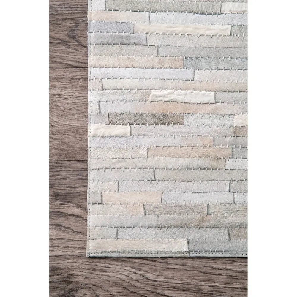 Nuloom Handmade Natural Patchwork Cowhide Leather Rug