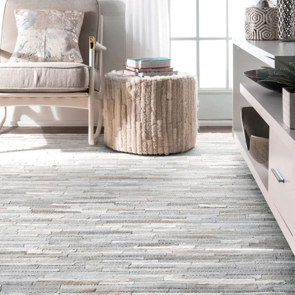 Nuloom Handmade Natural Patchwork Cowhide Leather Rug
