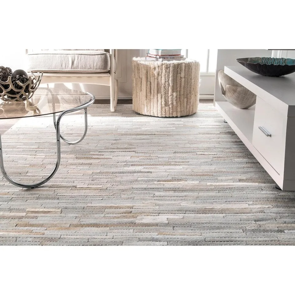 Nuloom Handmade Natural Patchwork Cowhide Leather Rug