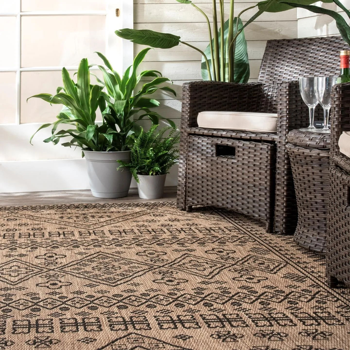 Nuloom Indoor/Outdoor Tribal Inspired Floral Diamonds Area Rug