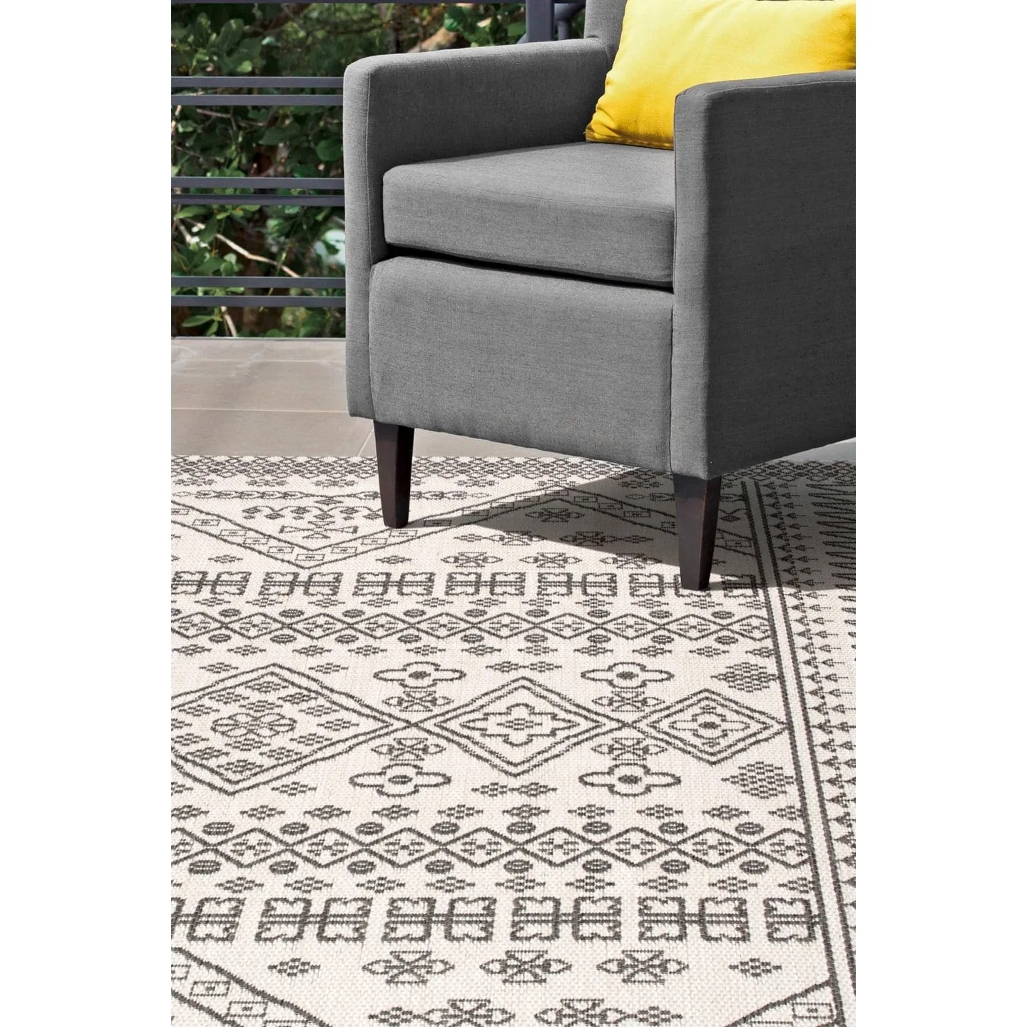 Nuloom Indoor/Outdoor Tribal Inspired Floral Diamonds Area Rug