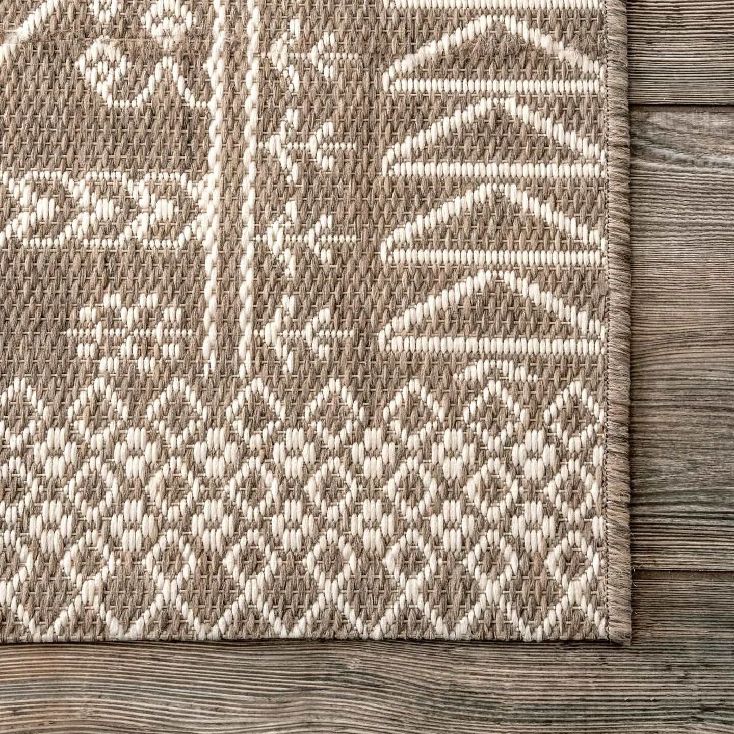 Nuloom Indoor/Outdoor Tribal Inspired Floral Diamonds Area Rug