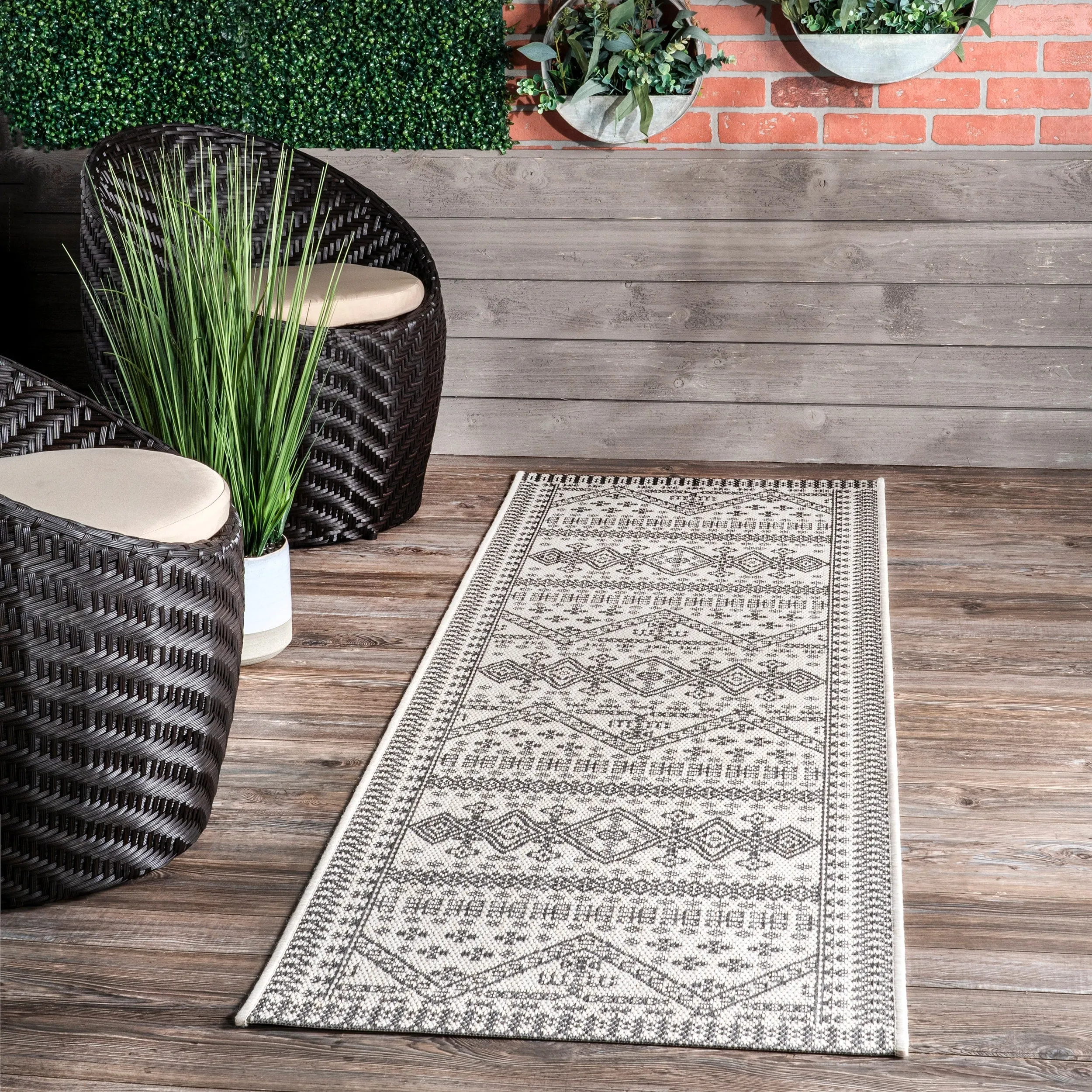 Nuloom Indoor/Outdoor Tribal Inspired Floral Diamonds Area Rug