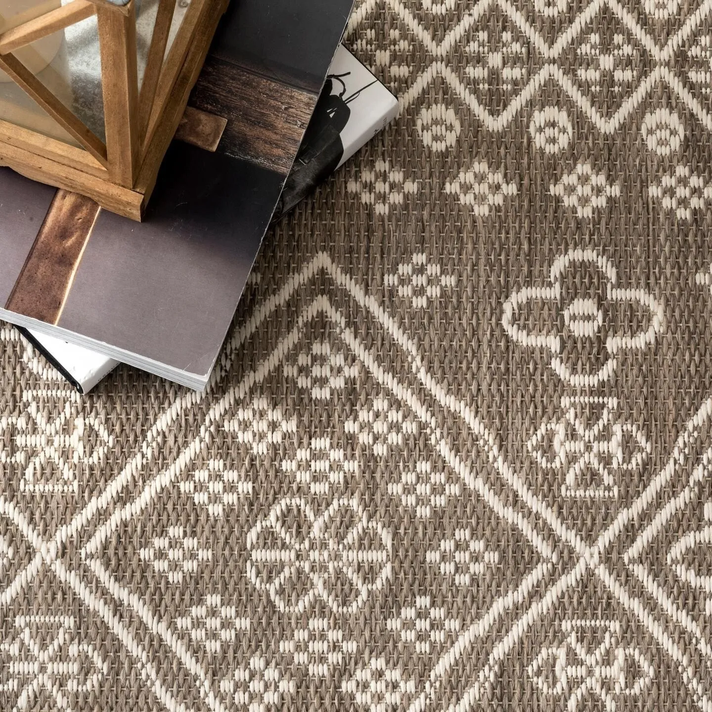 Nuloom Indoor/Outdoor Tribal Inspired Floral Diamonds Area Rug
