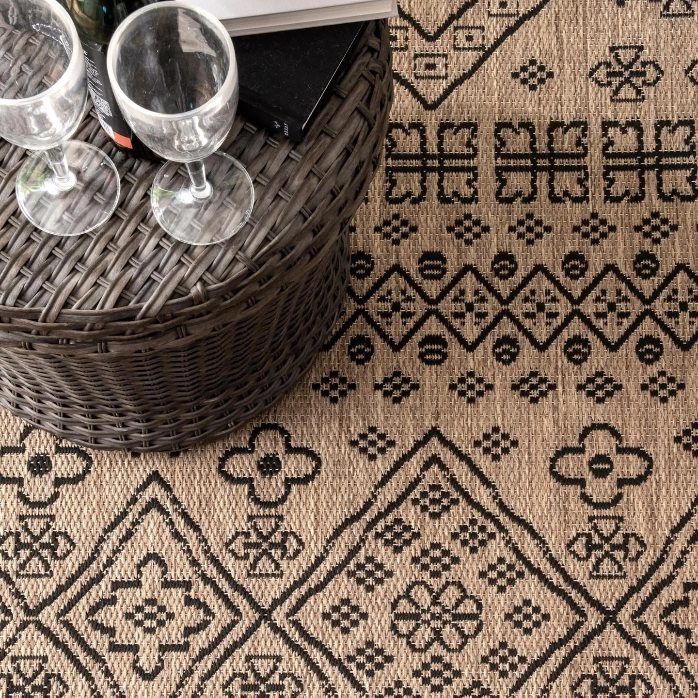 Nuloom Indoor/Outdoor Tribal Inspired Floral Diamonds Area Rug