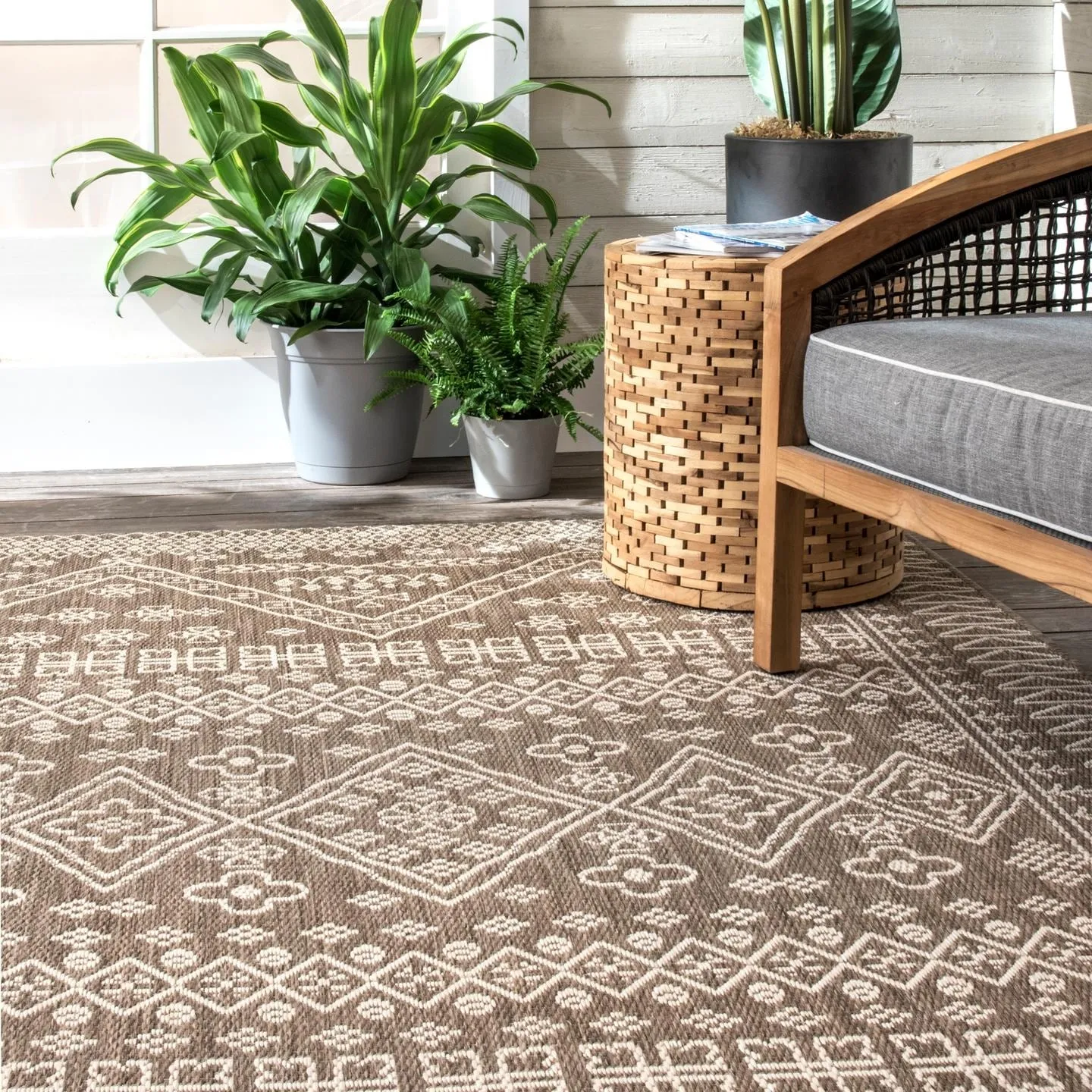Nuloom Indoor/Outdoor Tribal Inspired Floral Diamonds Area Rug