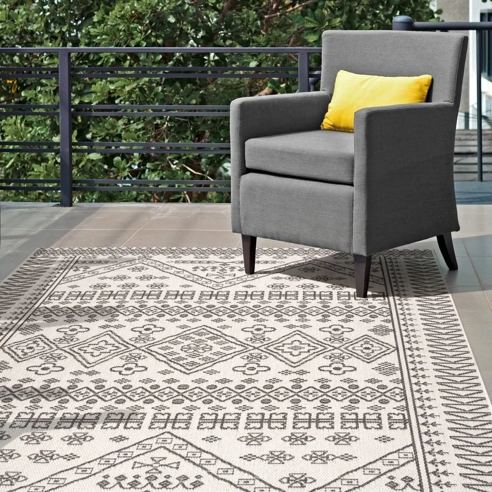 Nuloom Indoor/Outdoor Tribal Inspired Floral Diamonds Area Rug